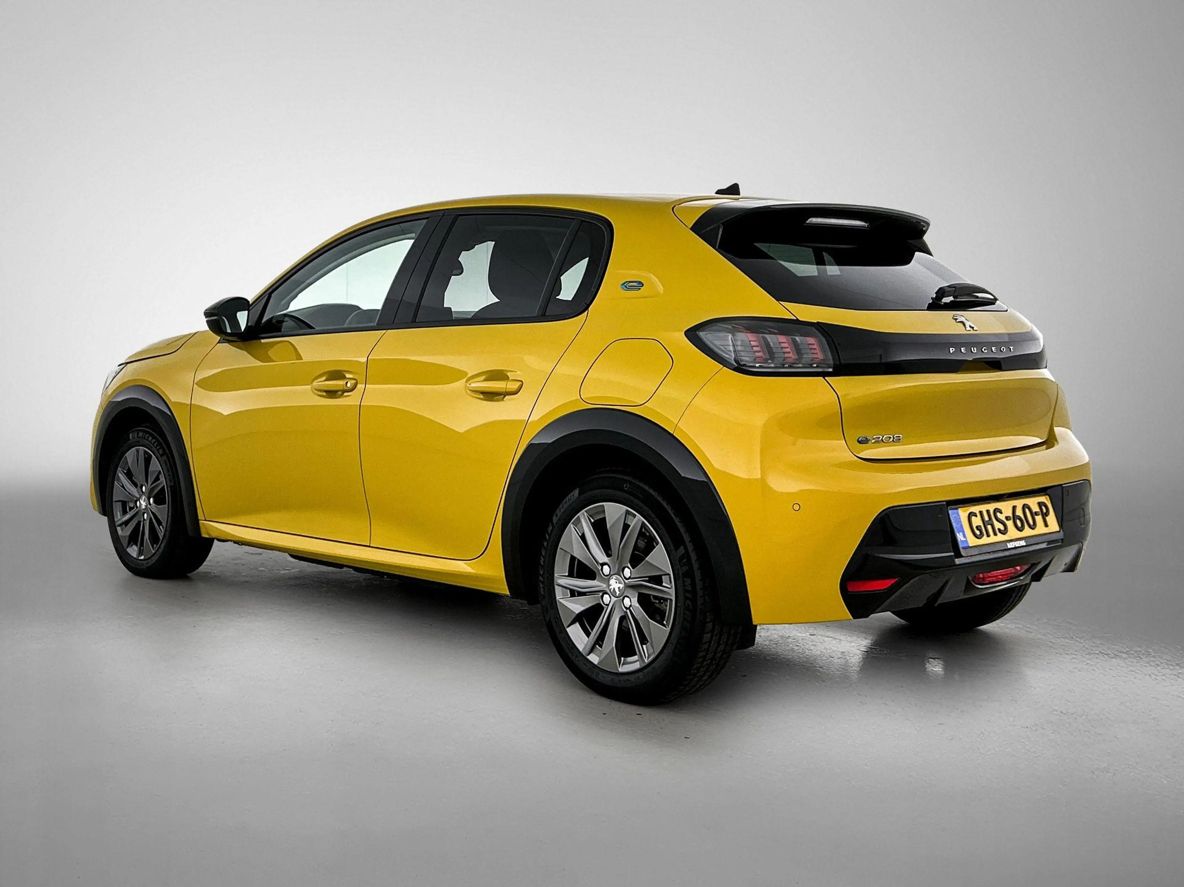Peugeot e-208 EV Allure 50 kWh 136pk | Lage kilometerstand | Nav — photo 3