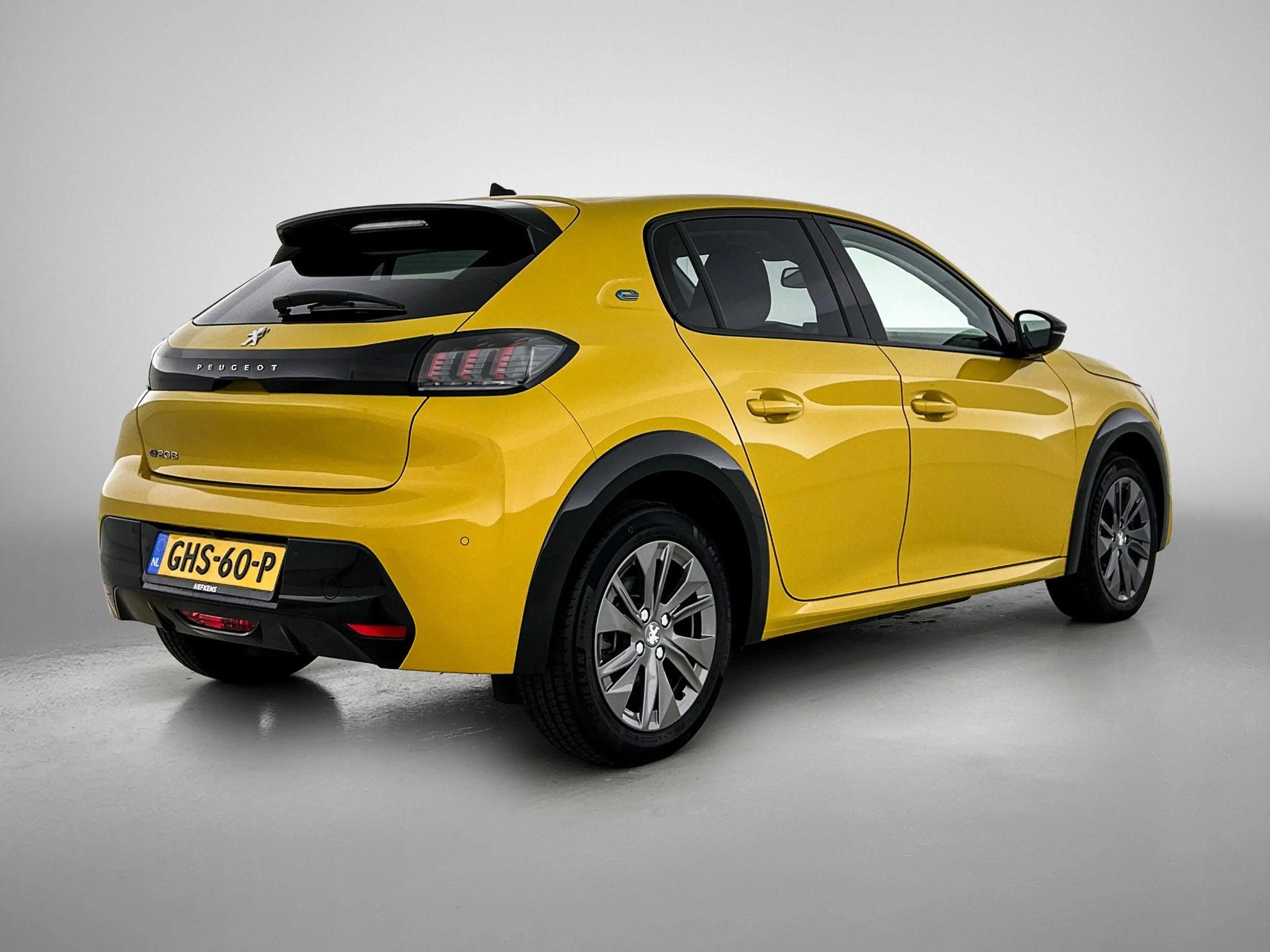 Peugeot e-208 EV Allure 50 kWh 136pk | Lage kilometerstand | Nav — photo 7