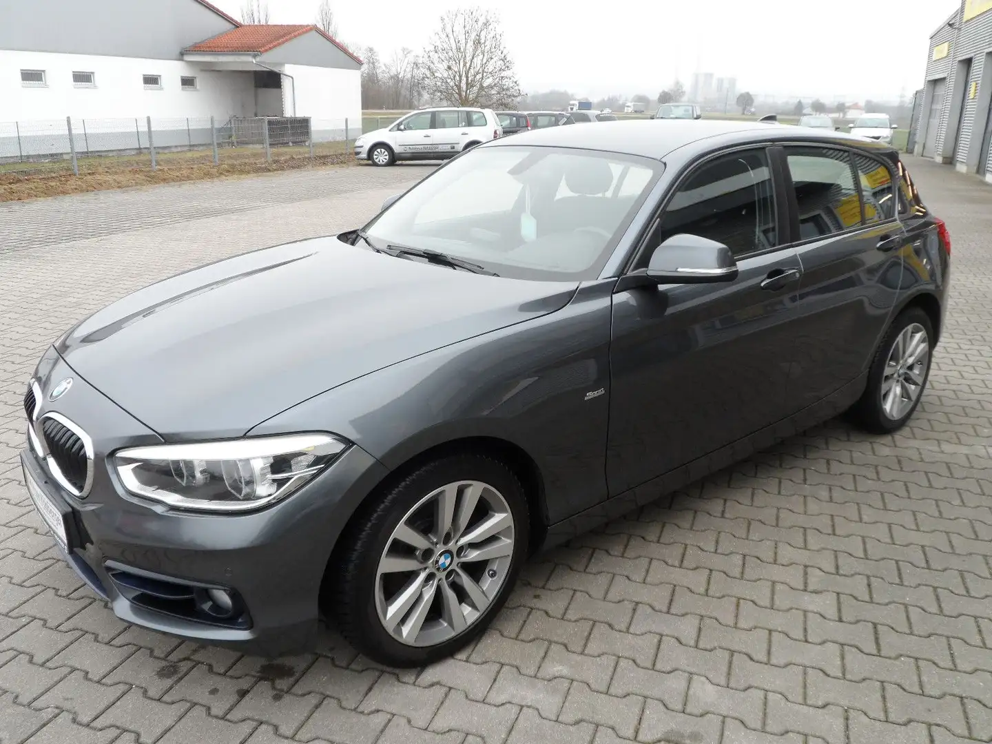 BMW 120 i Sport Line/MMI/LED/SHZ/Tempom./Top Grau - 2