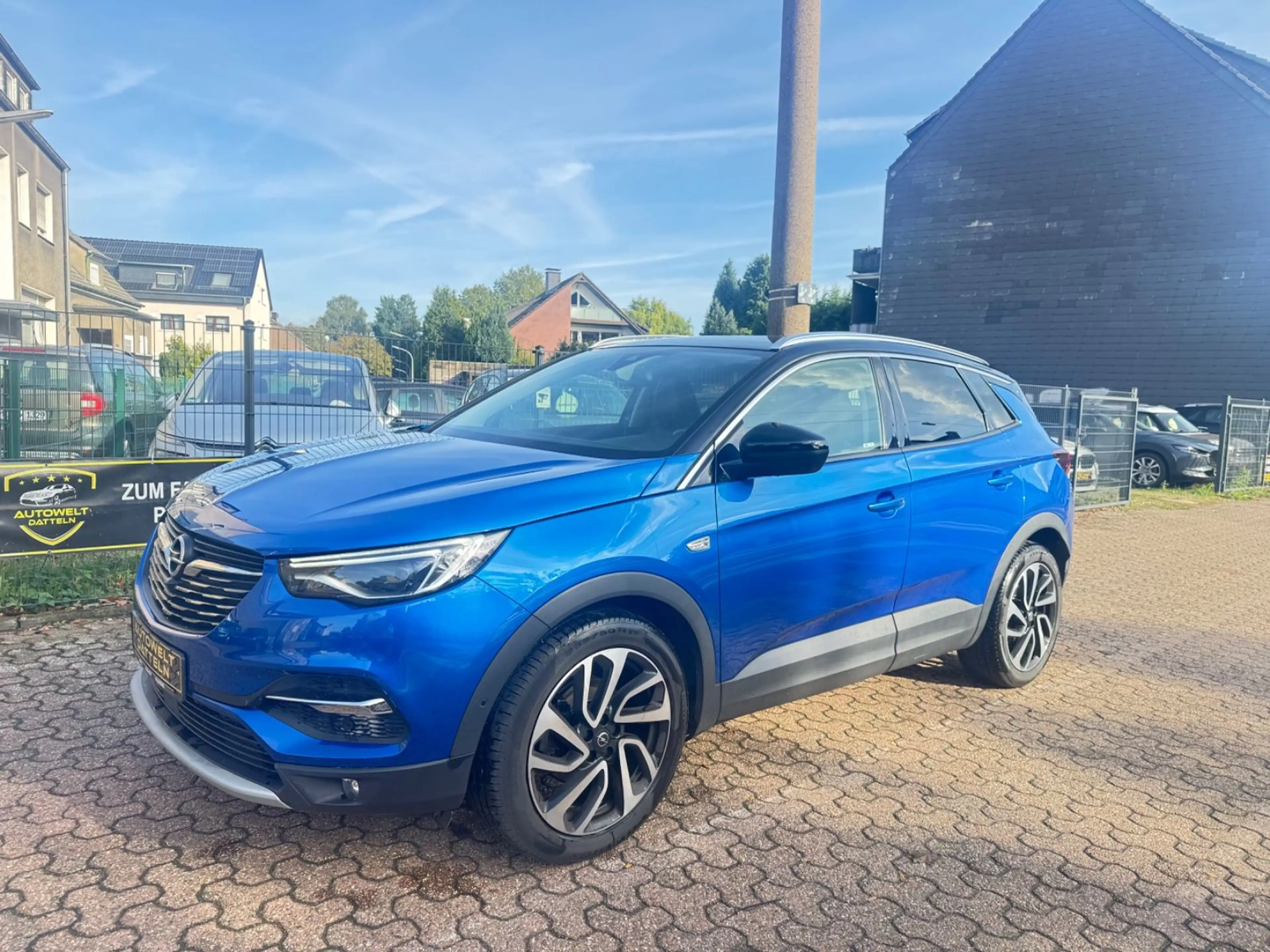 Opel Grandland X AUTOMATIK/1.HAND/360°KAMERA/SHZ V-H/LEDER/ALU/