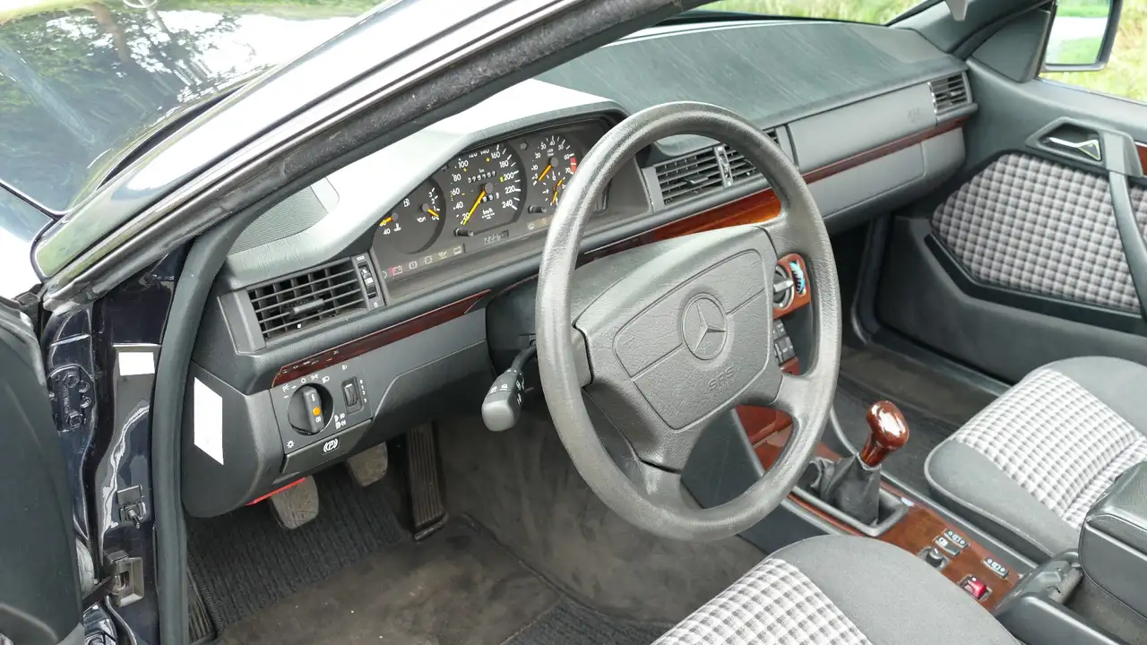 Mercedes-Benz E 200, foto 7