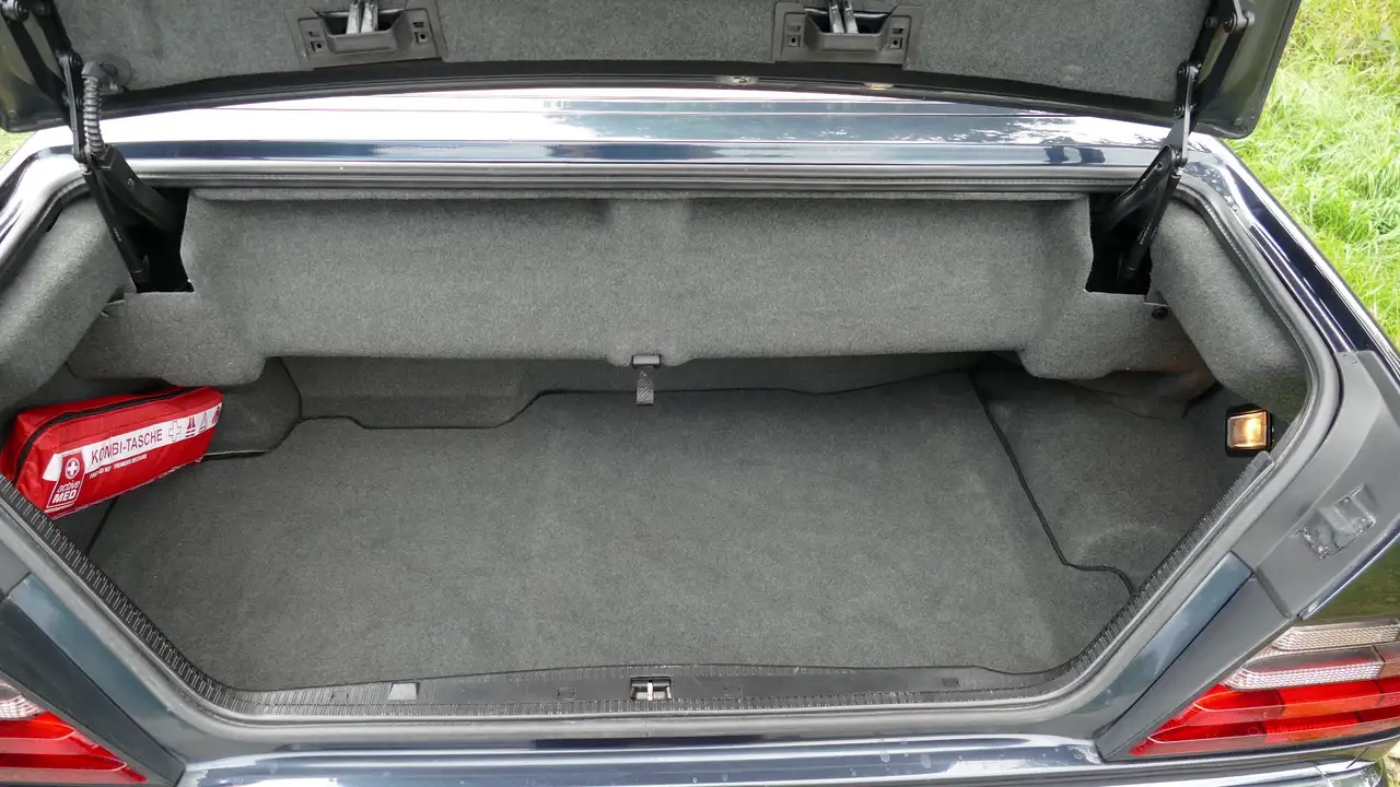 Mercedes-Benz E 200, foto 2
