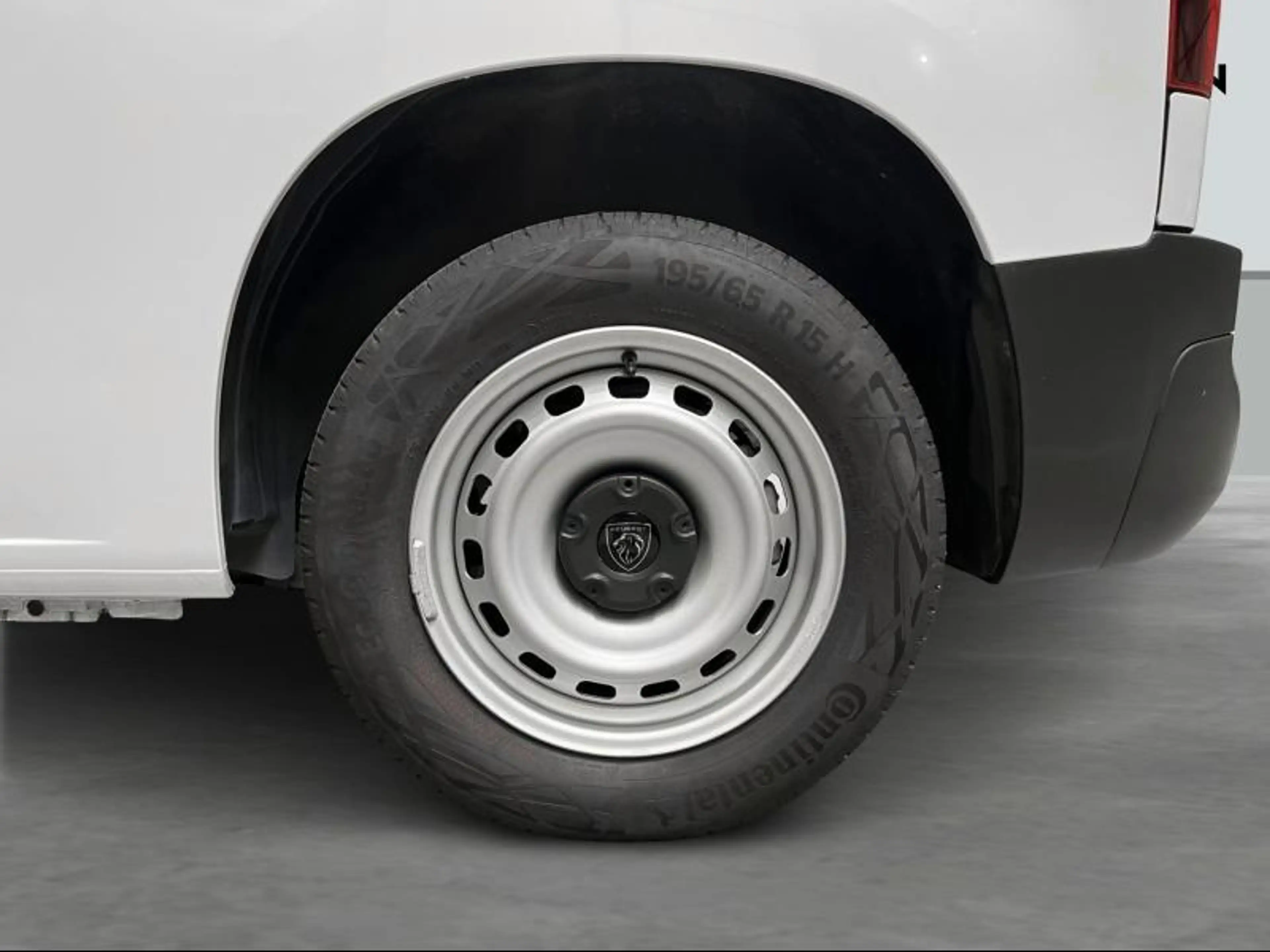 Peugeot Partner Standard Light — photo 8