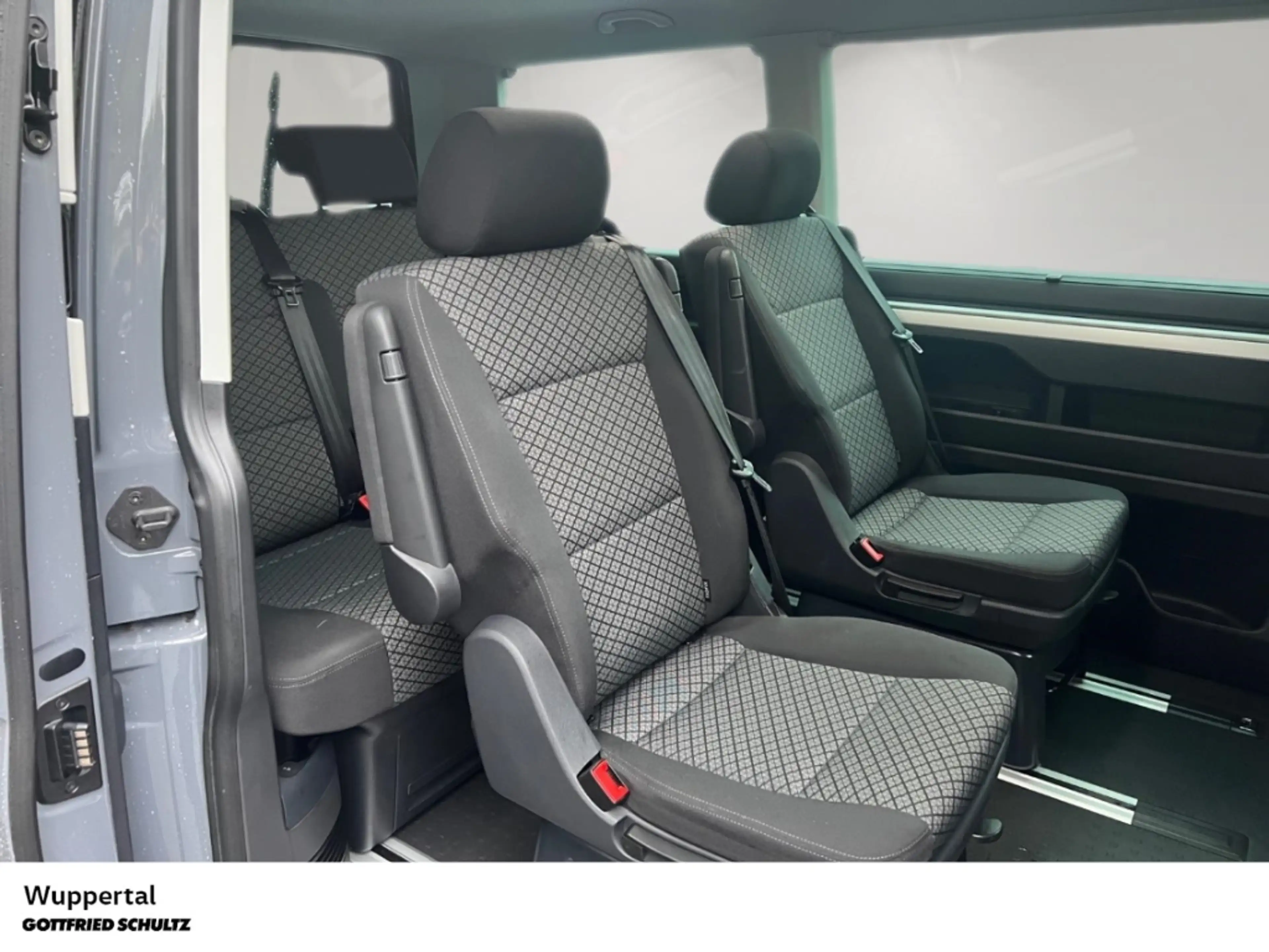 Volkswagen T6.1 Multivan 2.0 TDI 7-Sitzer AHK KAM APP CONNECT PDC — photo 7