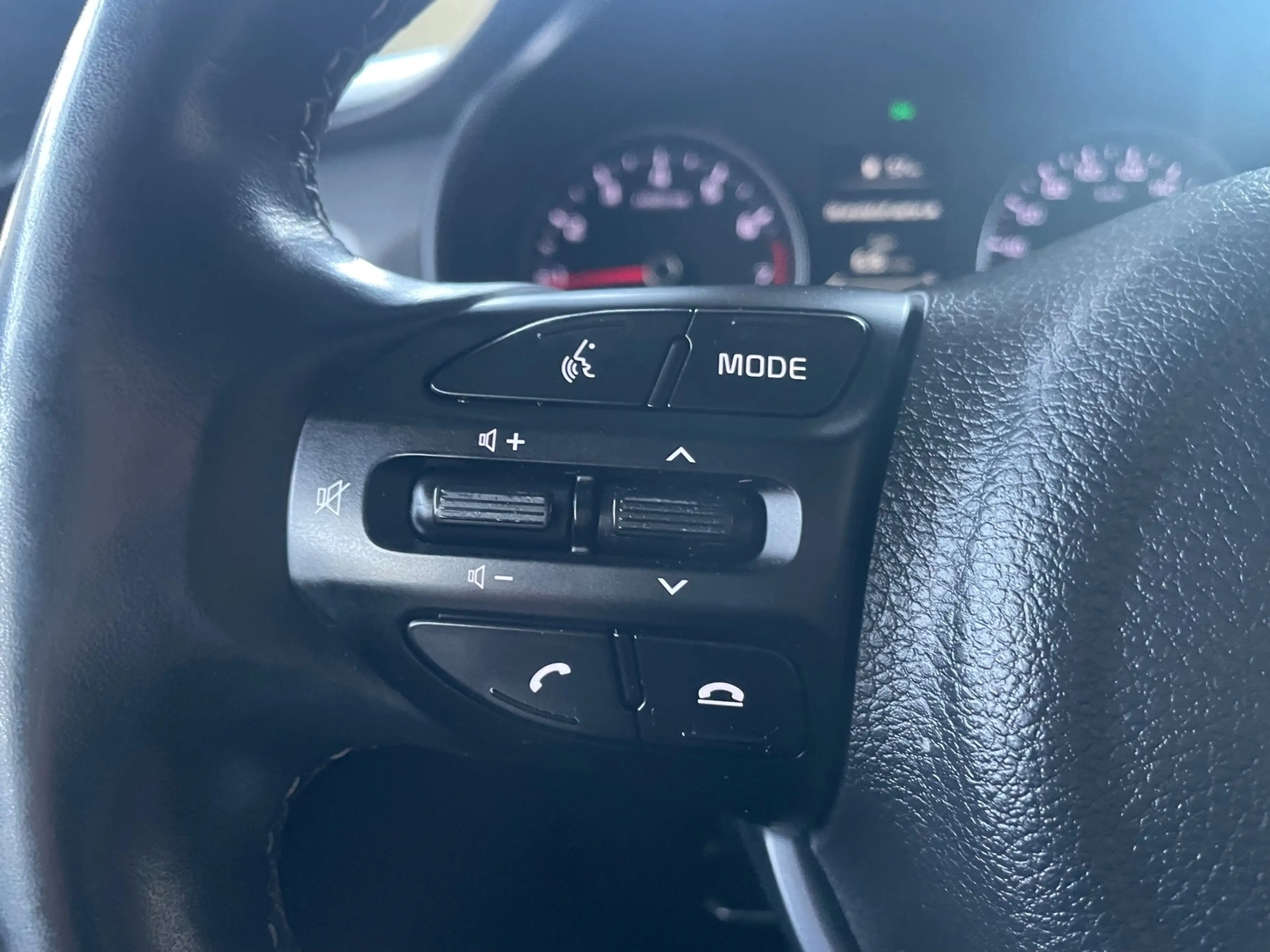 Kia Rio 1.0 T-GDi CAMERA WINTERPACK CARPLAY CLIMA CRUISE — photo 24