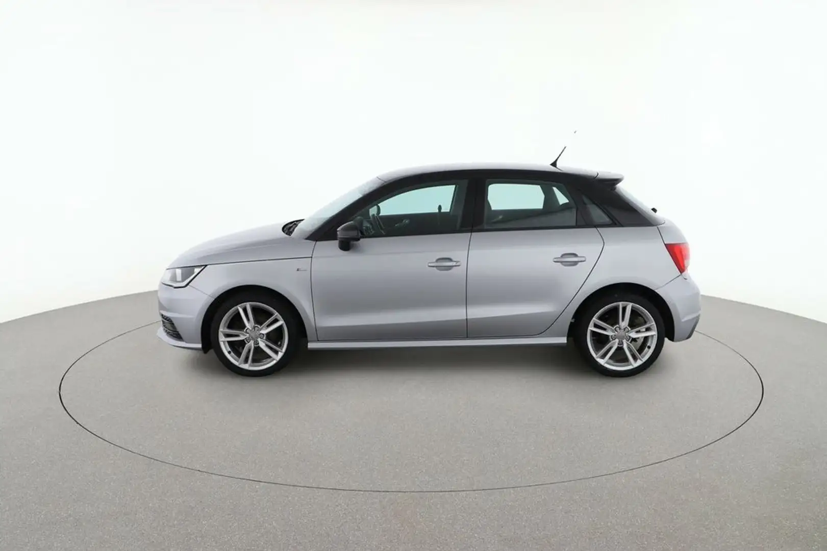 Audi A1 Sportback 1.6TDI Attraction Gris - 2