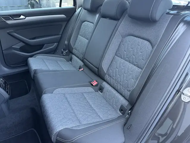 Volkswagen Passat view 10
