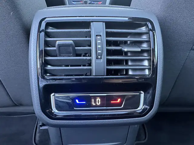 Volkswagen Passat view 11