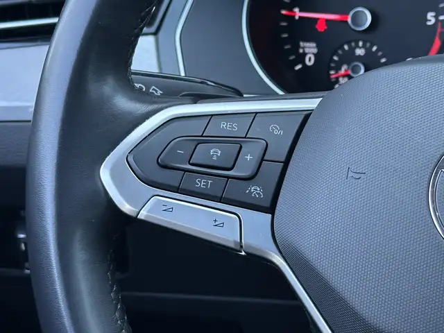 Volkswagen Passat view 13