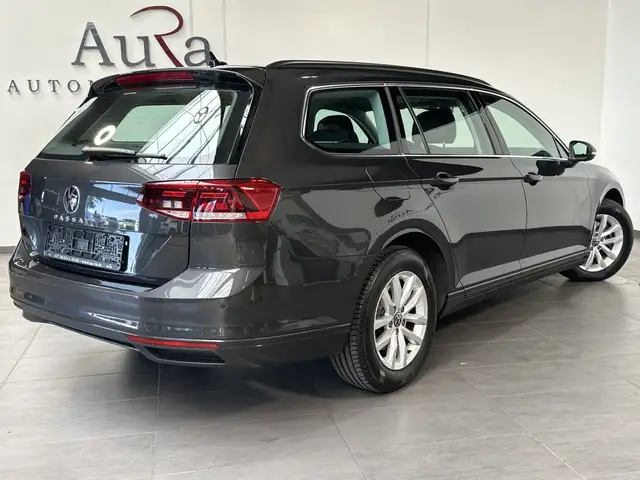 Volkswagen Passat view 4