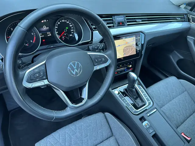 Volkswagen Passat view 7