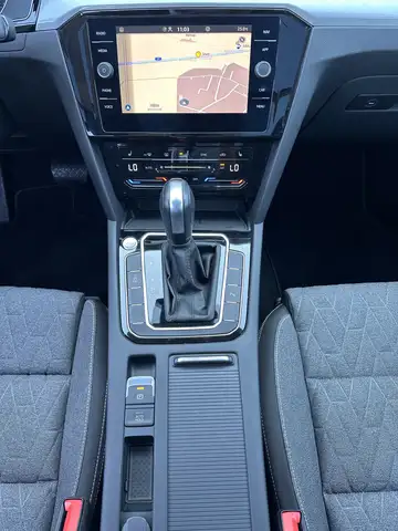 Volkswagen Passat view 16