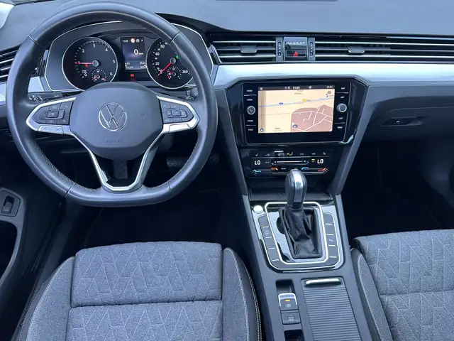 Volkswagen Passat view 12
