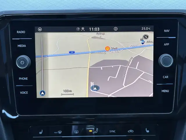 Volkswagen Passat view 18