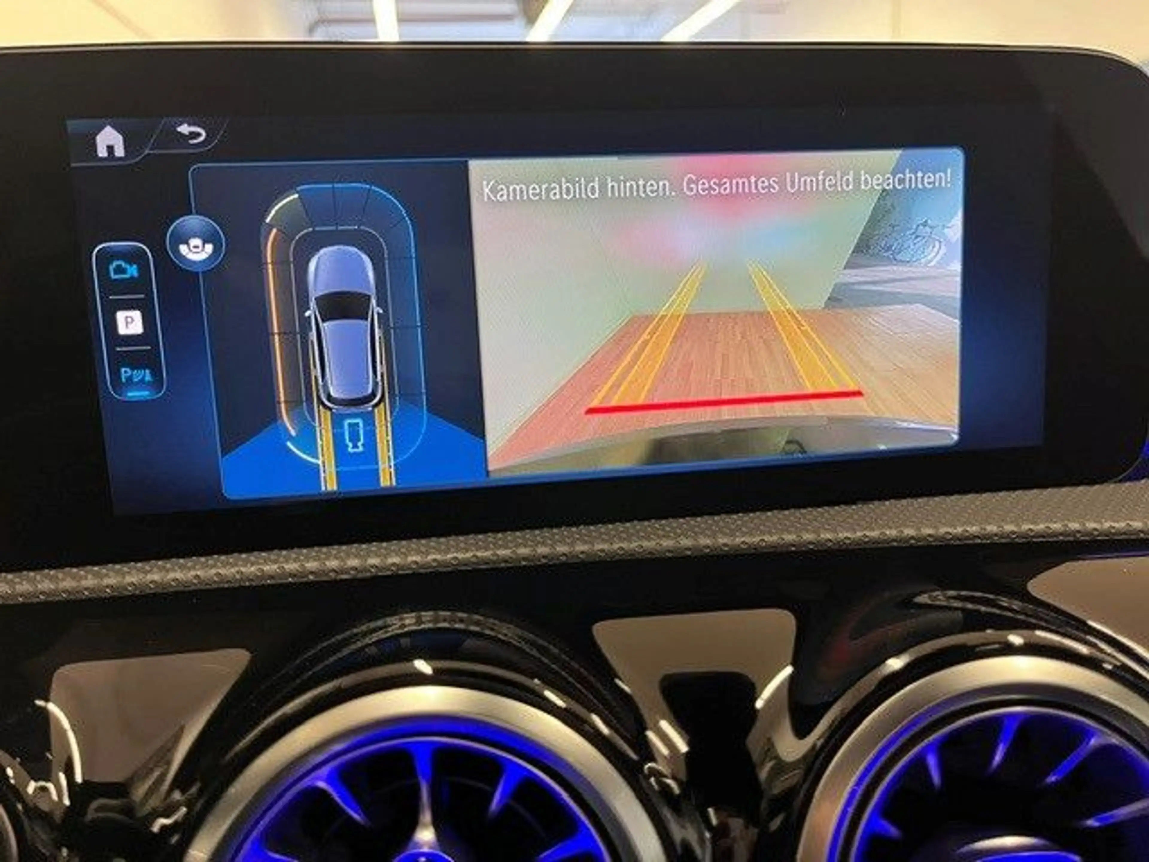 Mercedes-Benz A 250 e AMG-Line Panorama Distronic Keyless Go — photo 8