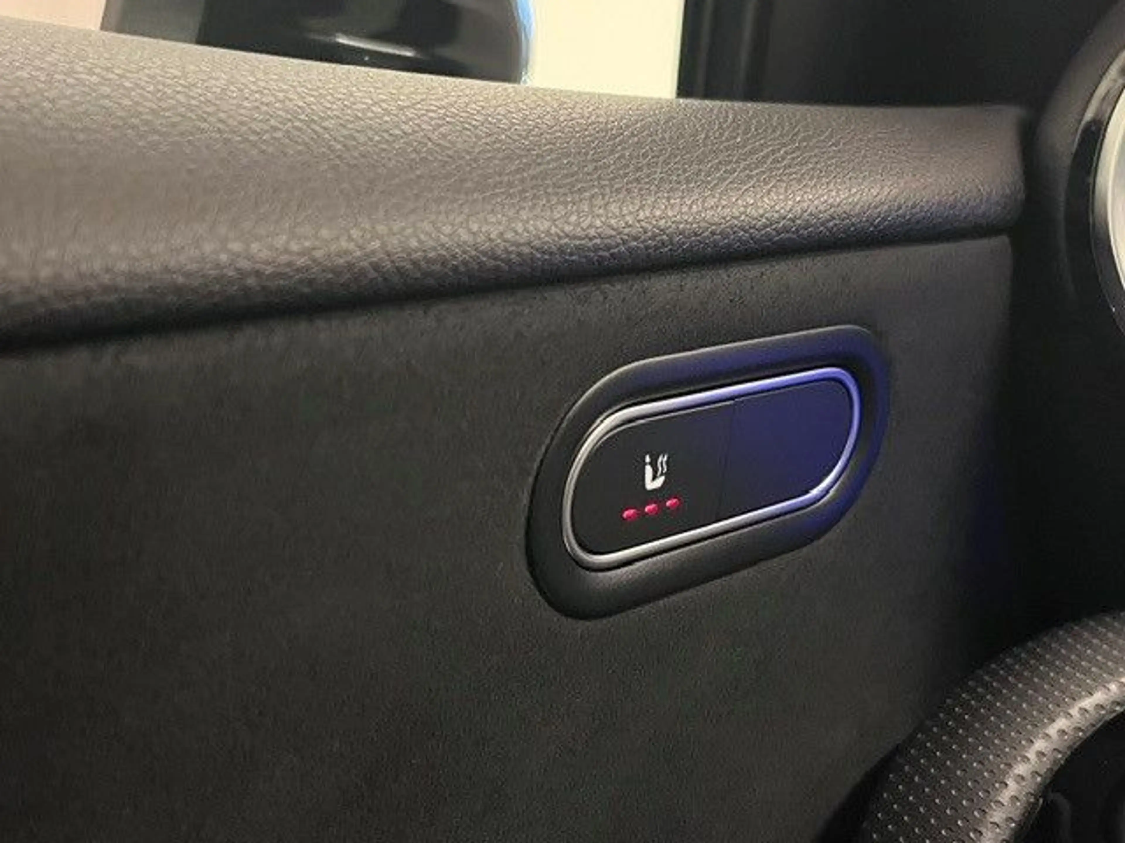 Mercedes-Benz A 250 e AMG-Line Panorama Distronic Keyless Go — photo 7