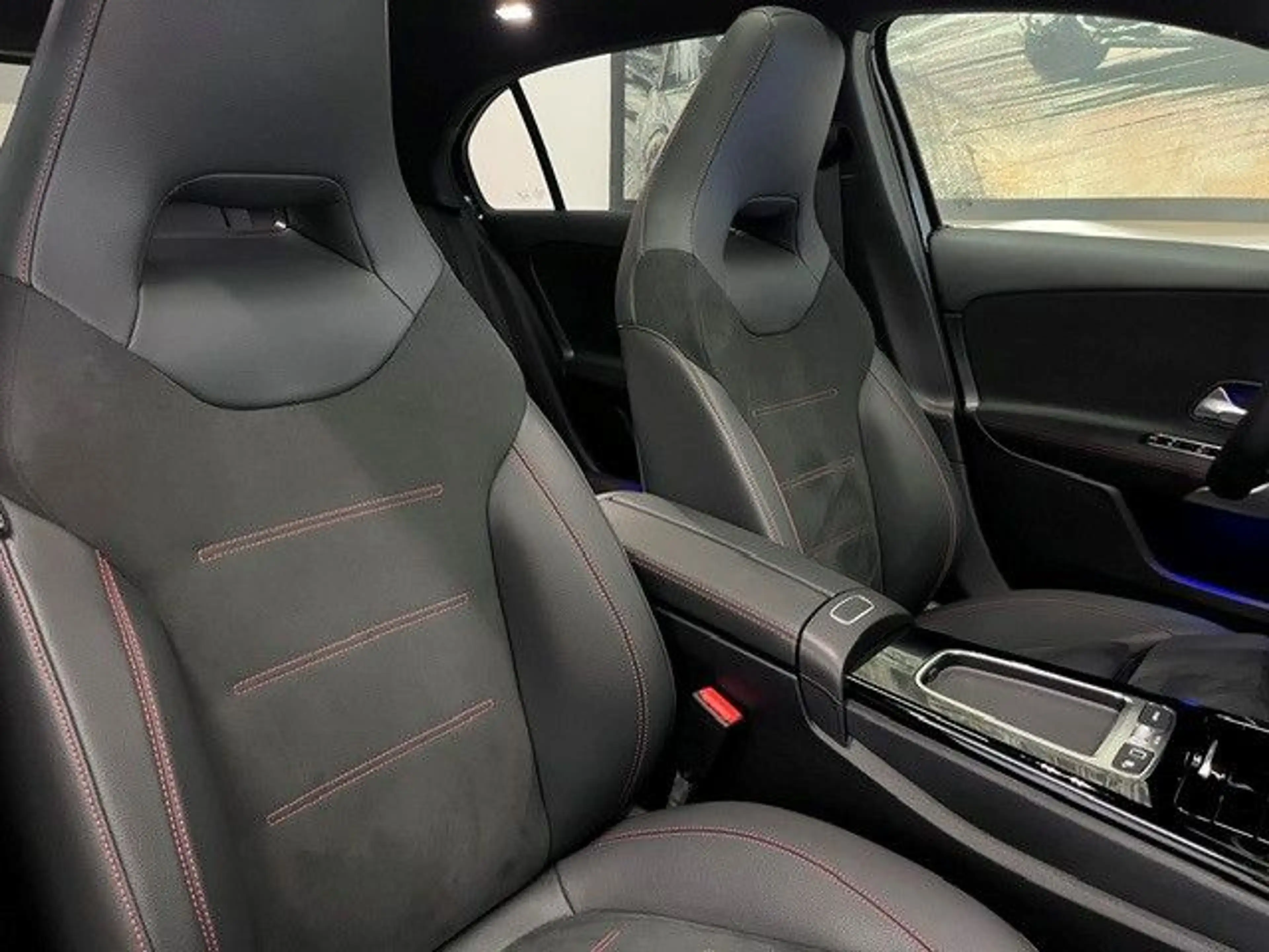 Mercedes-Benz A 250 e AMG-Line Panorama Distronic Keyless Go — photo 11