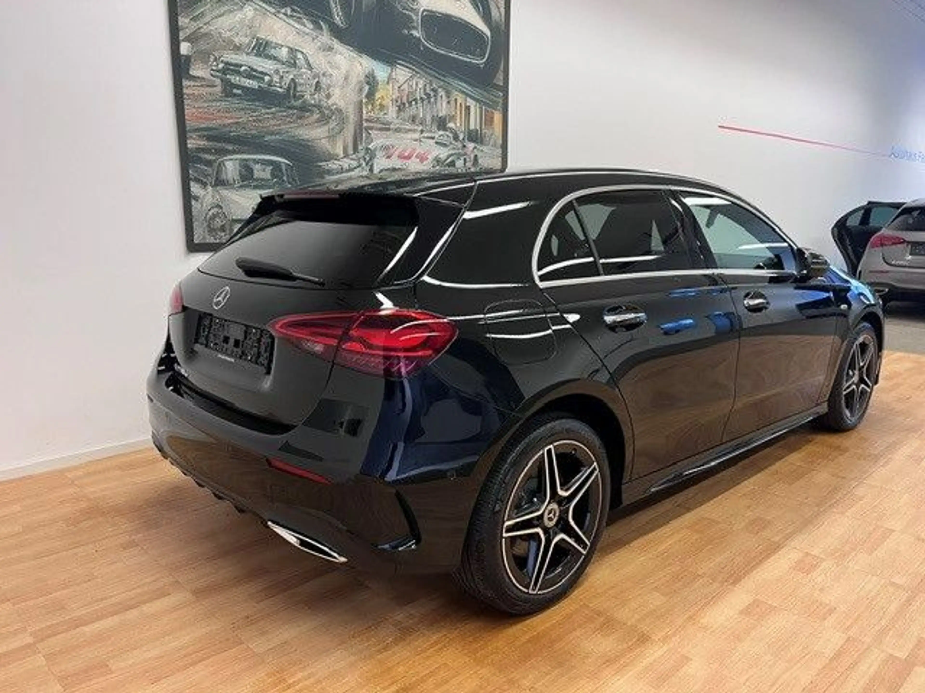 Mercedes-Benz A 250 e AMG-Line Panorama Distronic Keyless Go — photo 2