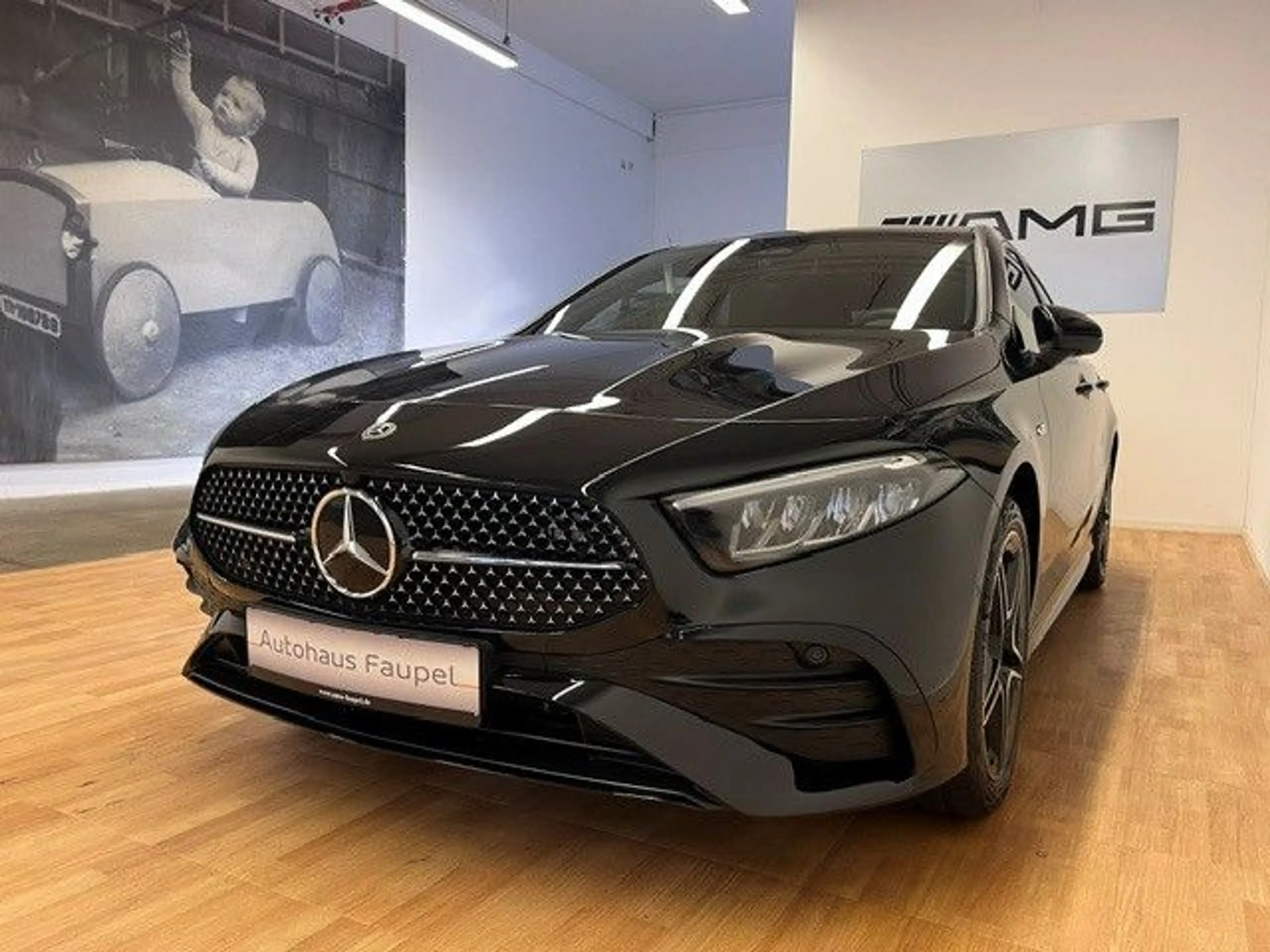 Mercedes-Benz A 250 e AMG-Line Panorama Distronic Keyless Go — photo 13