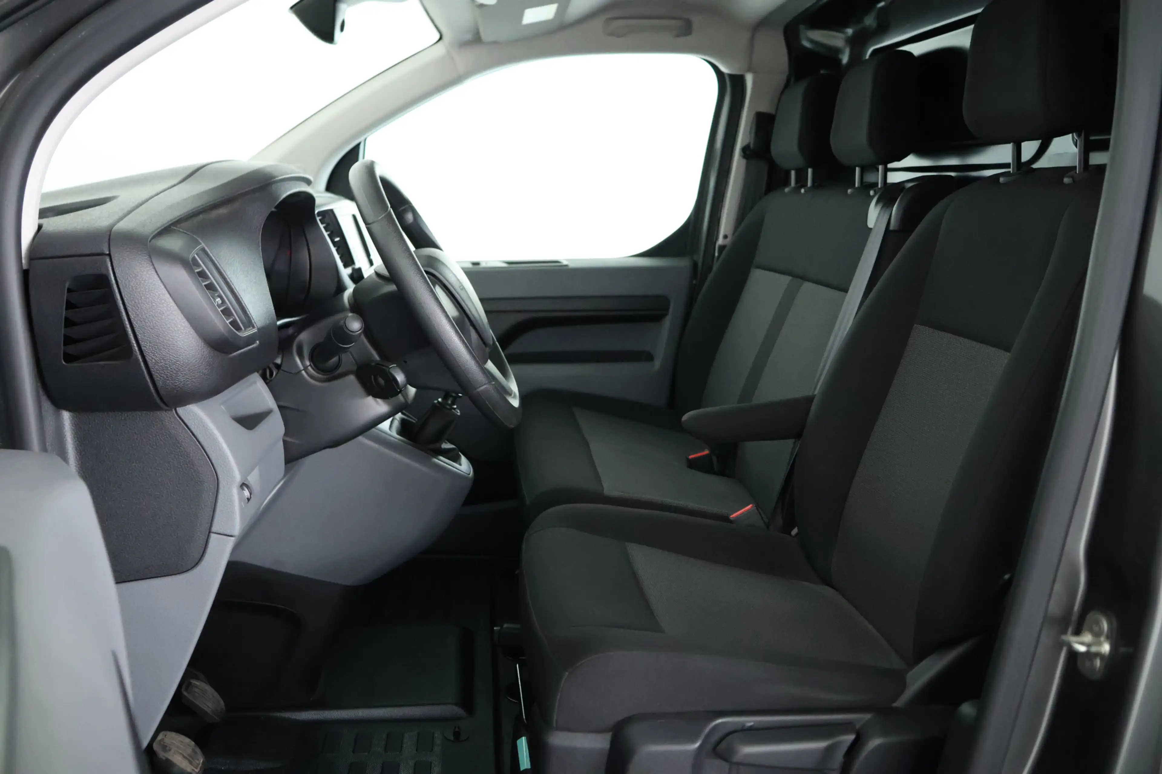 Peugeot Expert 2.0 BlueHDI 145 Standard / CarPlay / Cruisecontrol — photo 10