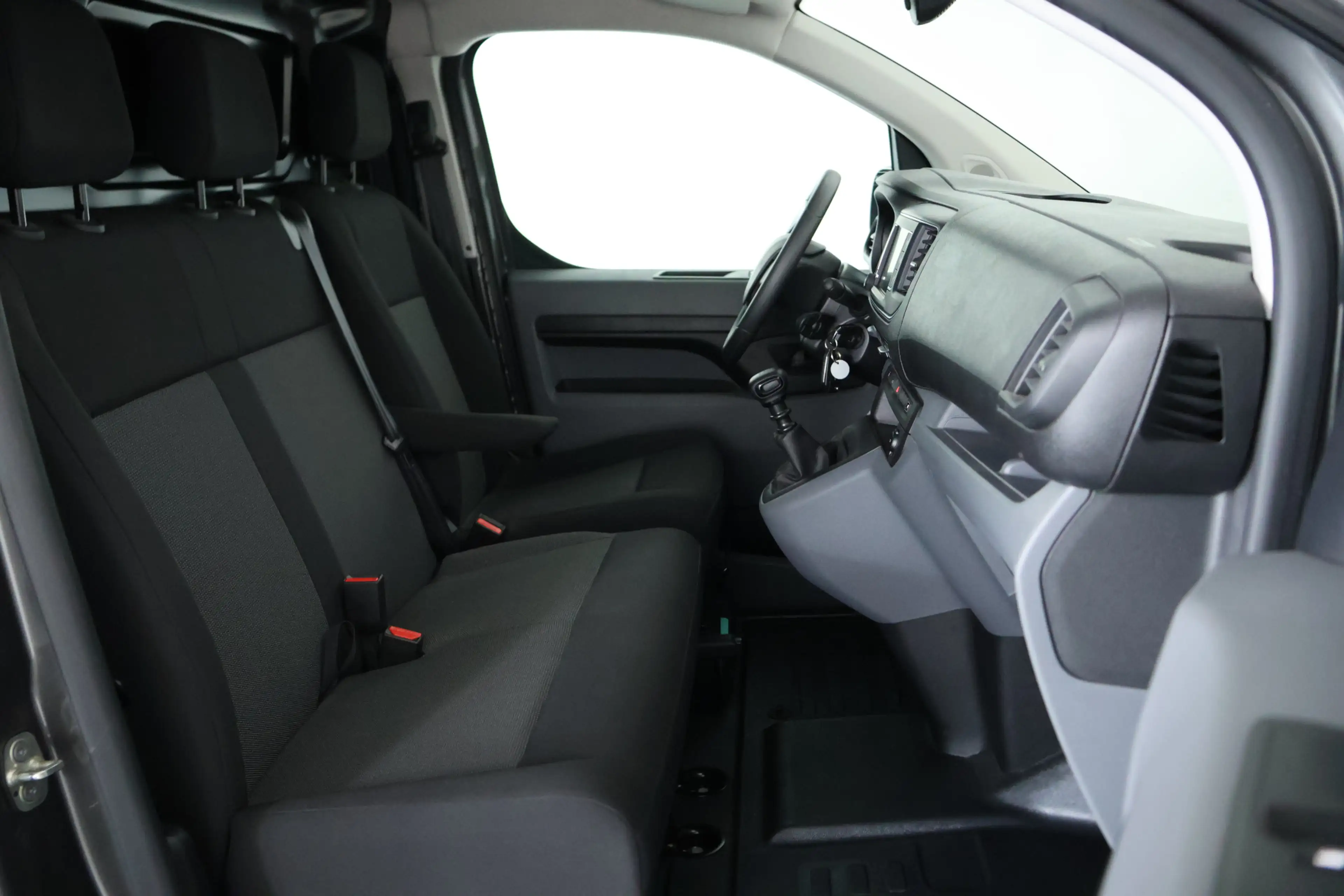 Peugeot Expert 2.0 BlueHDI 145 Standard / CarPlay / Cruisecontrol — photo 11