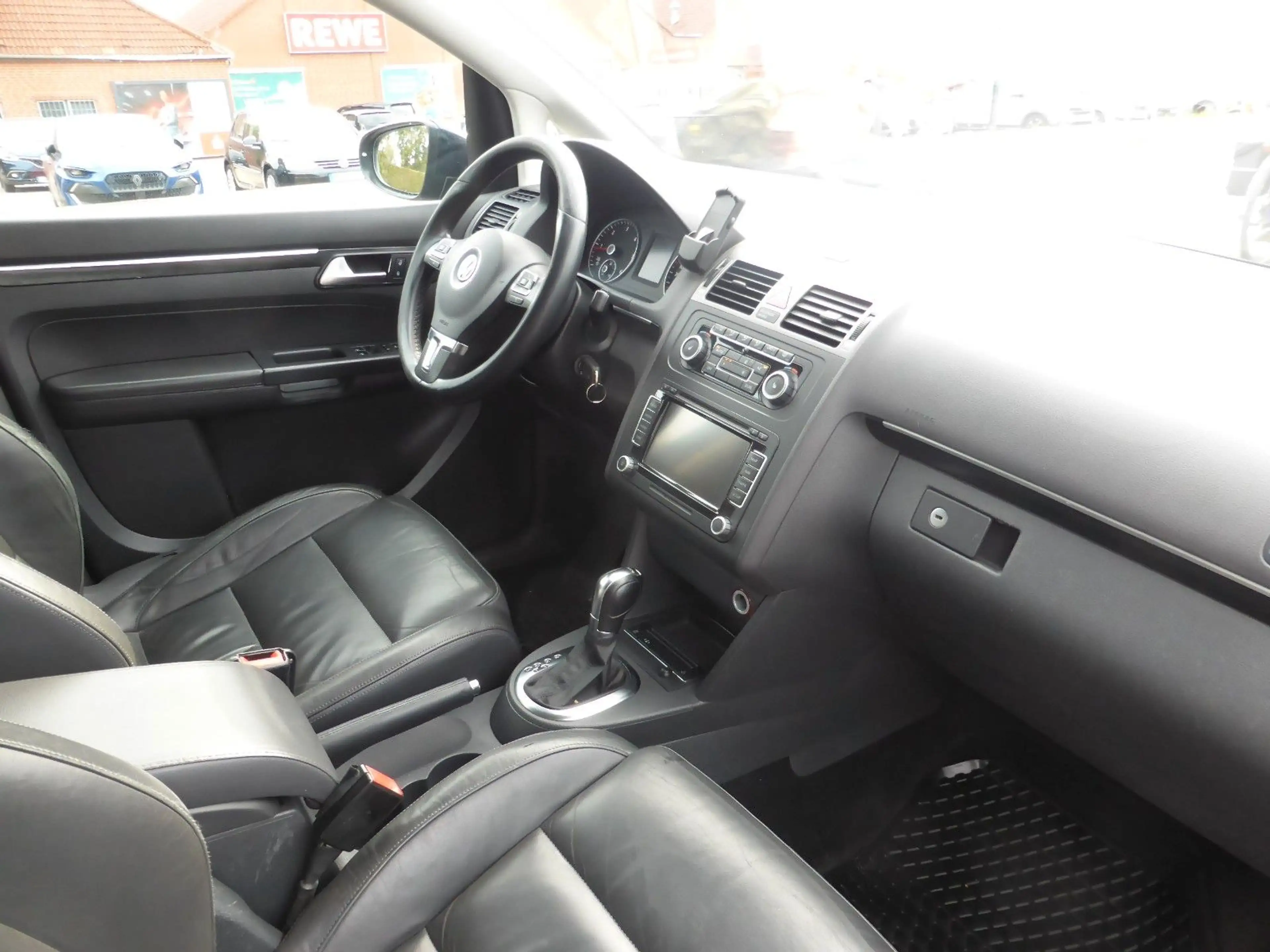 Volkswagen Touran Highline 2.0L TDI, DSG, Leder, NAVI, Xeno — photo 4
