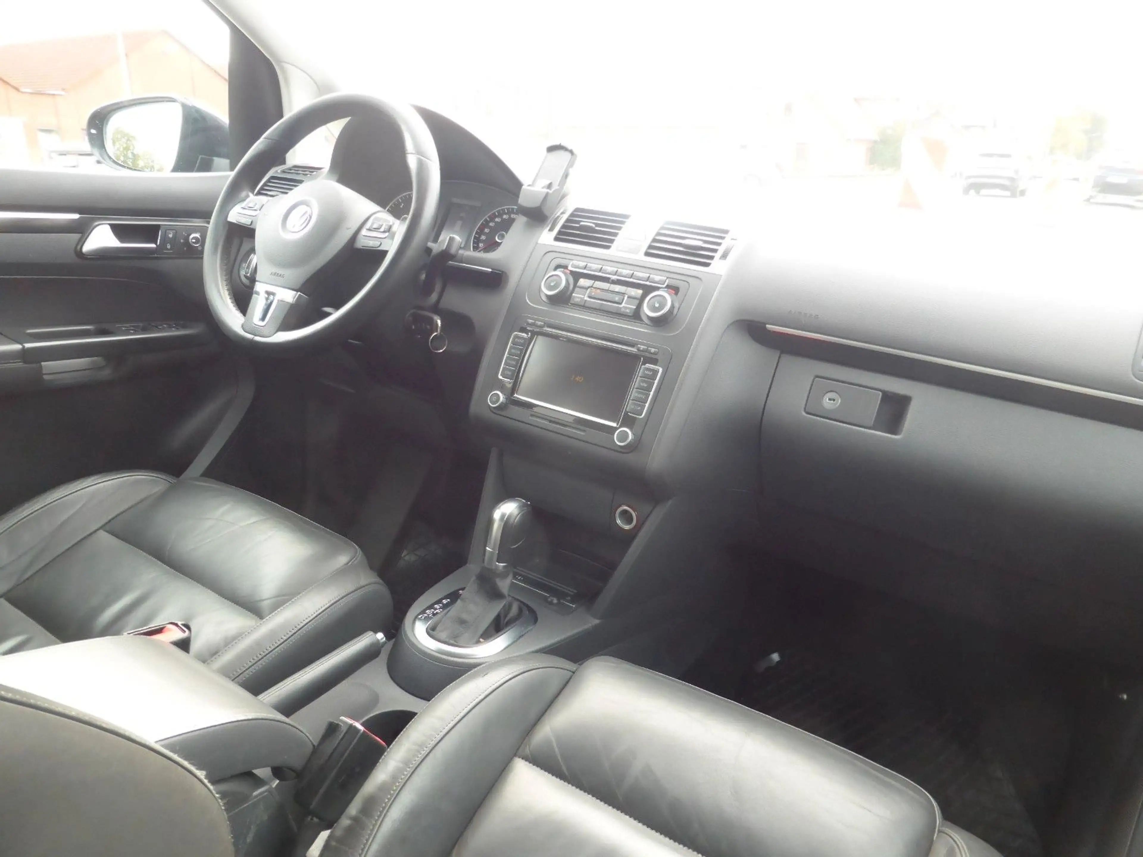 Volkswagen Touran Highline 2.0L TDI, DSG, Leder, NAVI, Xeno — photo 6