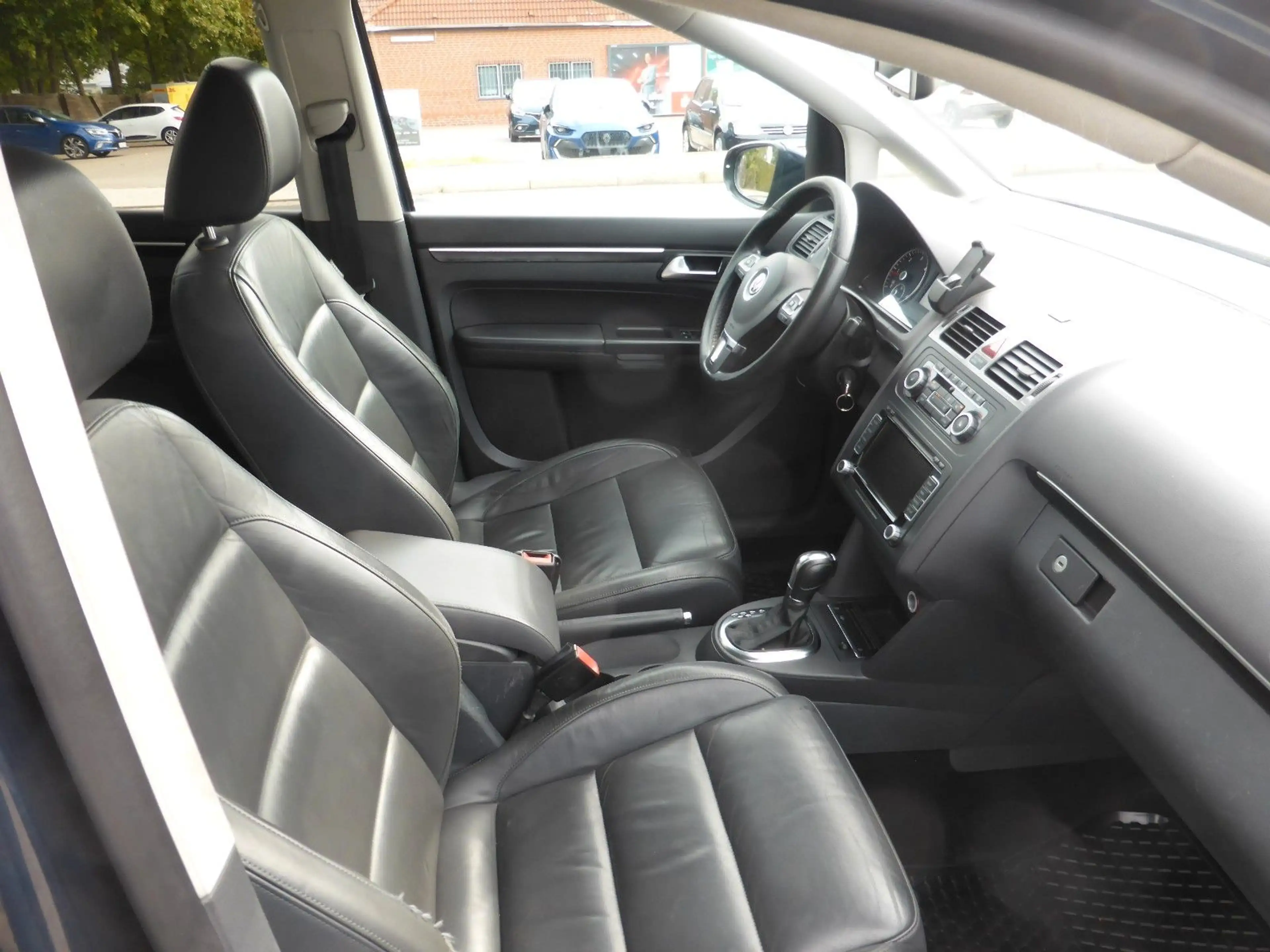 Volkswagen Touran Highline 2.0L TDI, DSG, Leder, NAVI, Xeno — photo 5