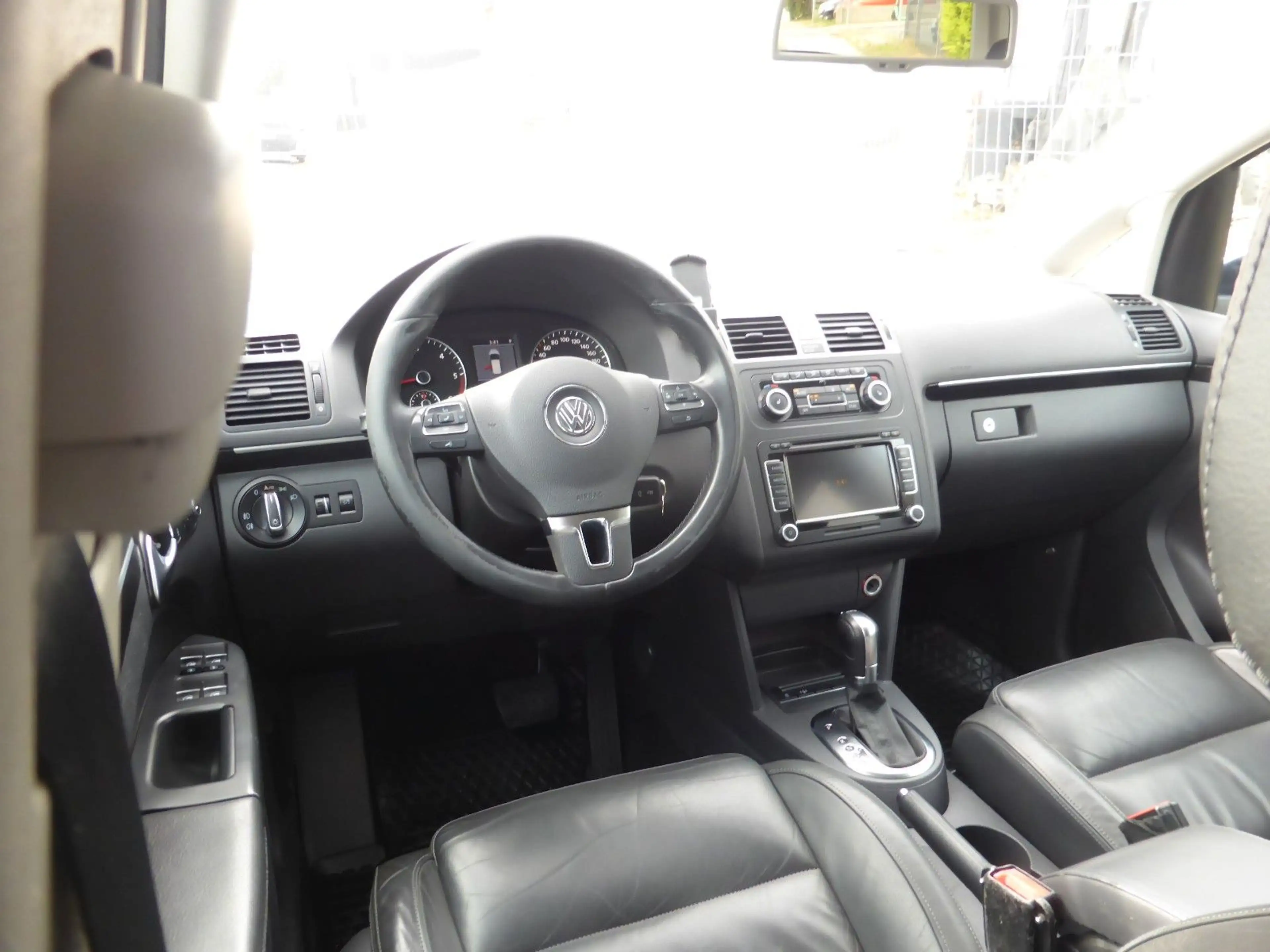 Volkswagen Touran Highline 2.0L TDI, DSG, Leder, NAVI, Xeno — photo 14