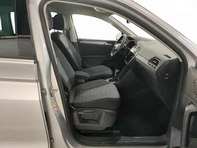 Volkswagen Tiguan view 6
