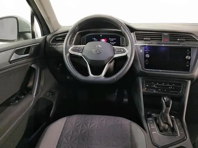 Volkswagen Tiguan view 5