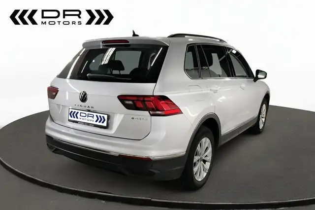Volkswagen Tiguan view 3