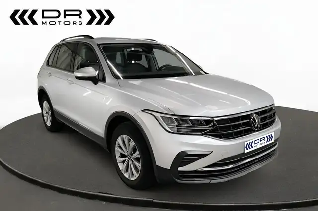 Volkswagen Tiguan view 2