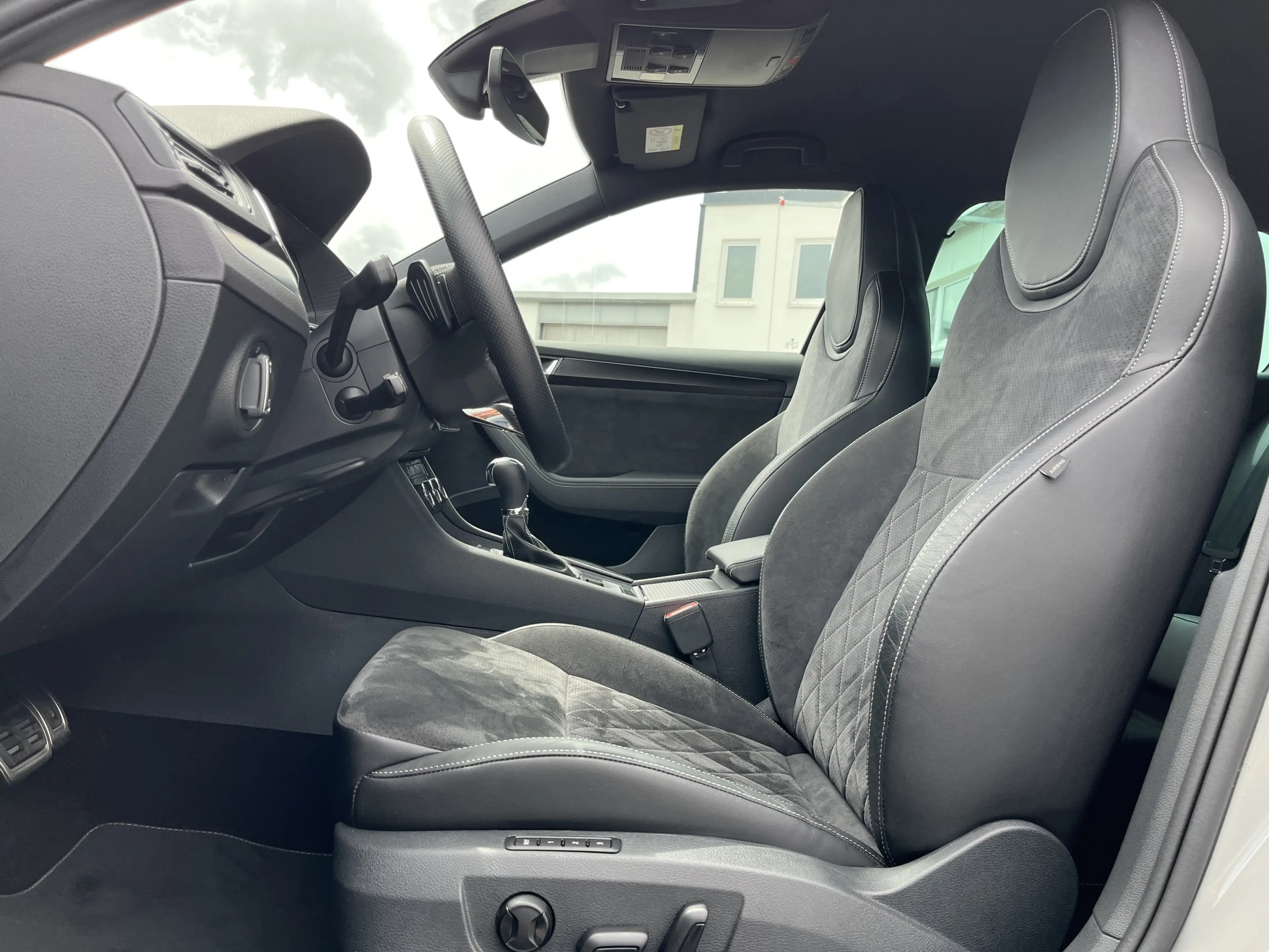 Skoda Superb Combi 2.0 TDI 4x4 DSG SPORTLINE 222€ m.20% Anz. — photo 12