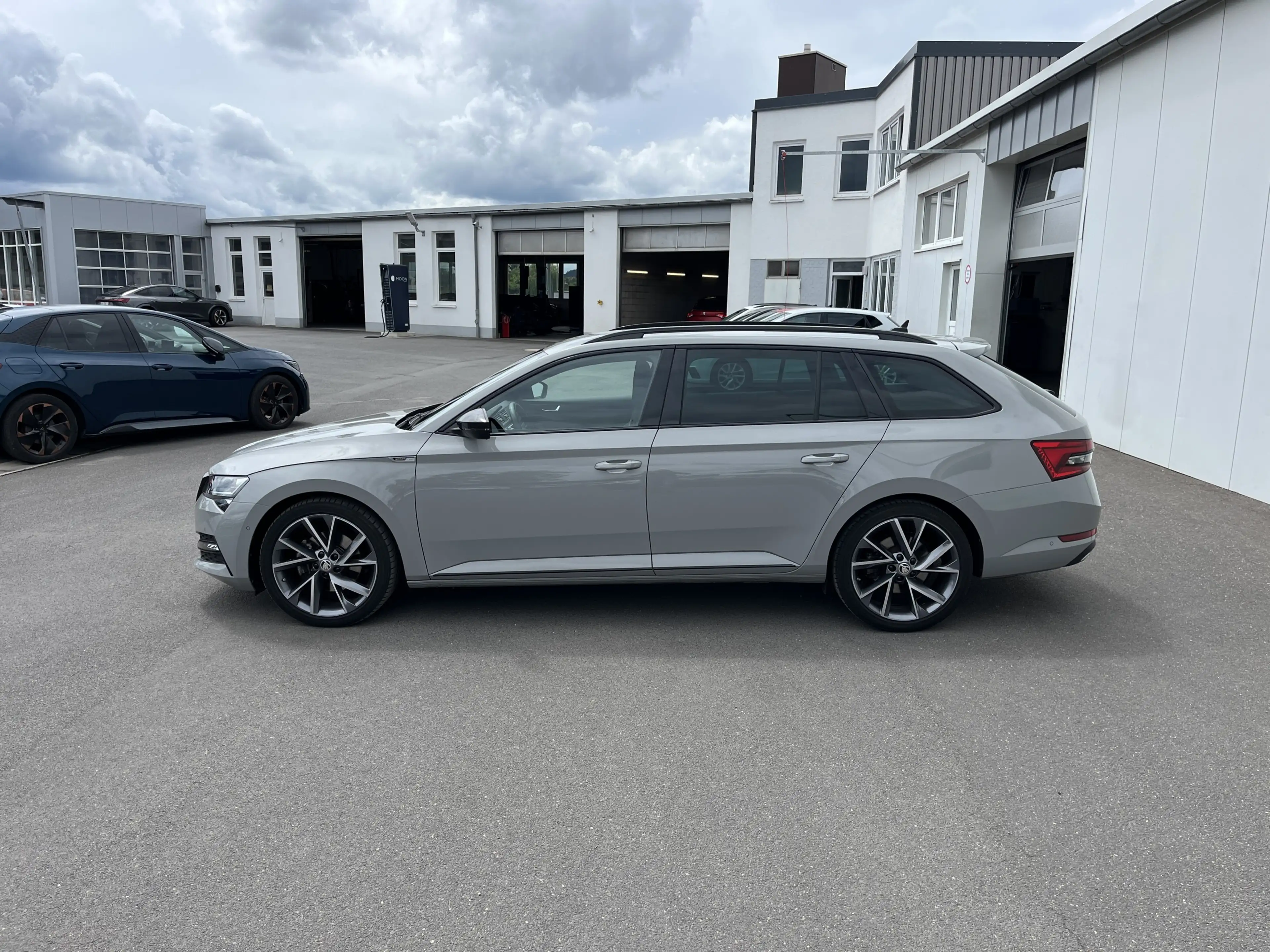 Skoda Superb Combi 2.0 TDI 4x4 DSG SPORTLINE 222€ m.20% Anz. — photo 2