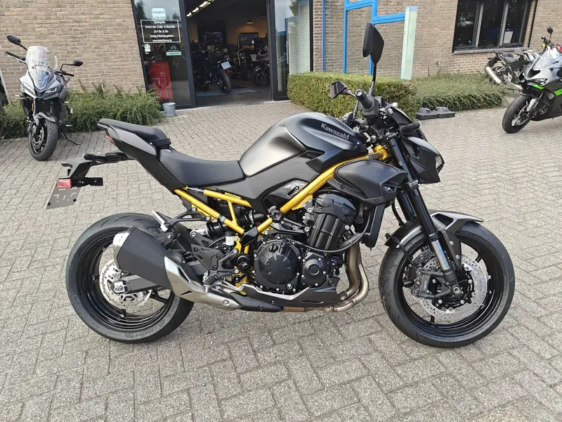 Kawasaki Z 900 - foto 2