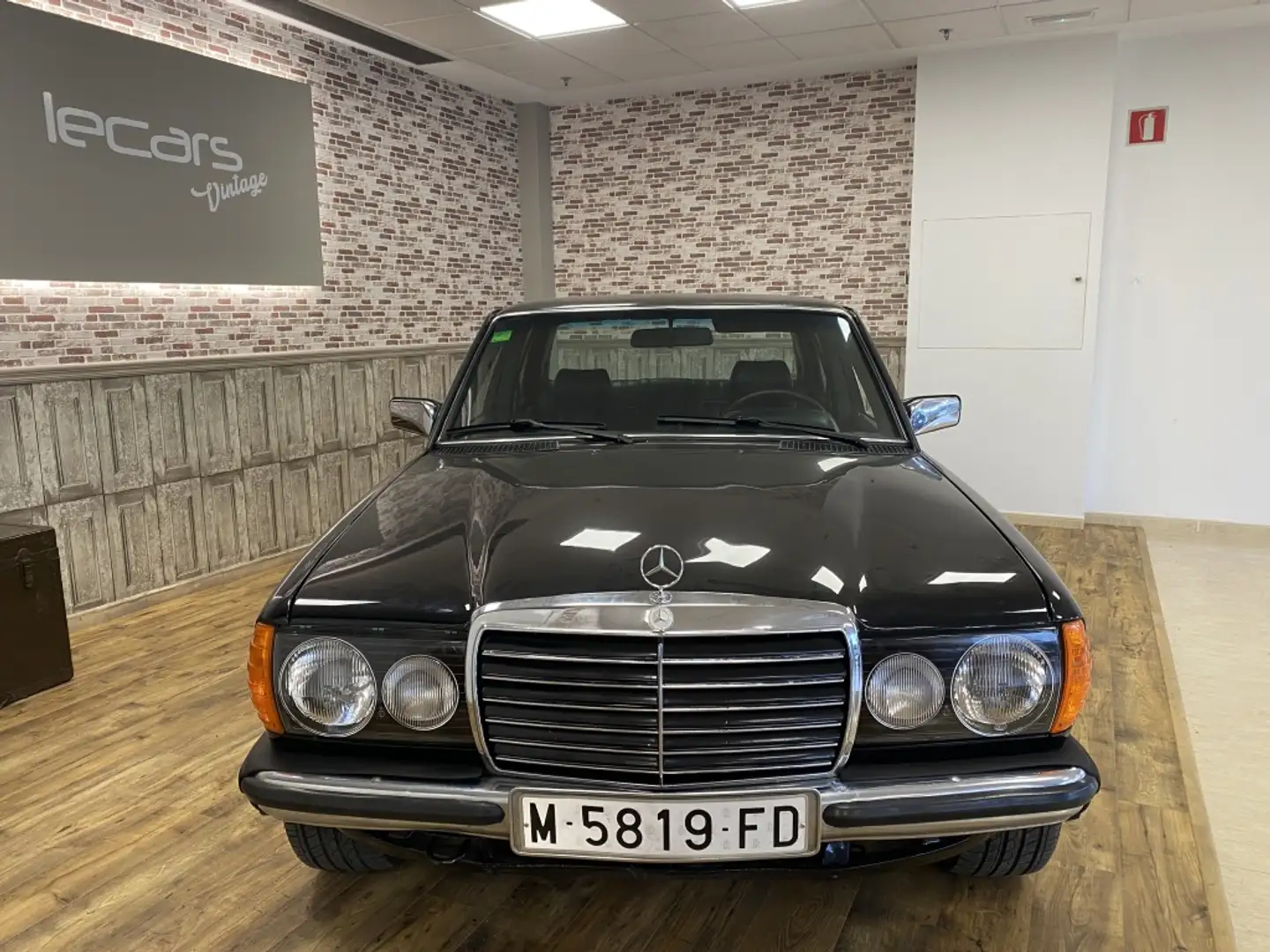 Mercedes-Benz 300 D Negro - 2