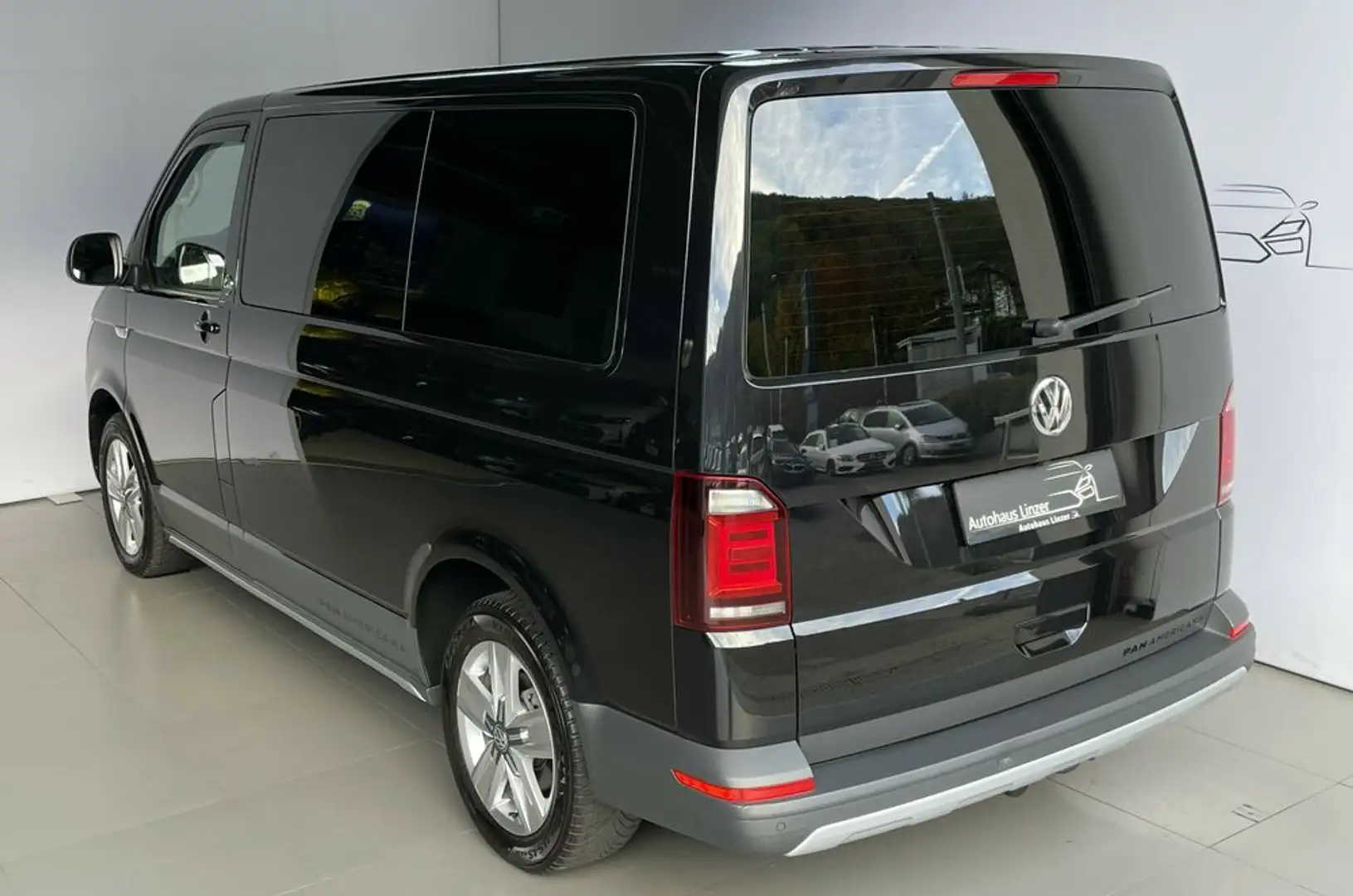 Volkswagen T6 Multivan PanAmericana *ACC*CAM*AHK*LEDER*DYNAUDIO* Schwarz - 2