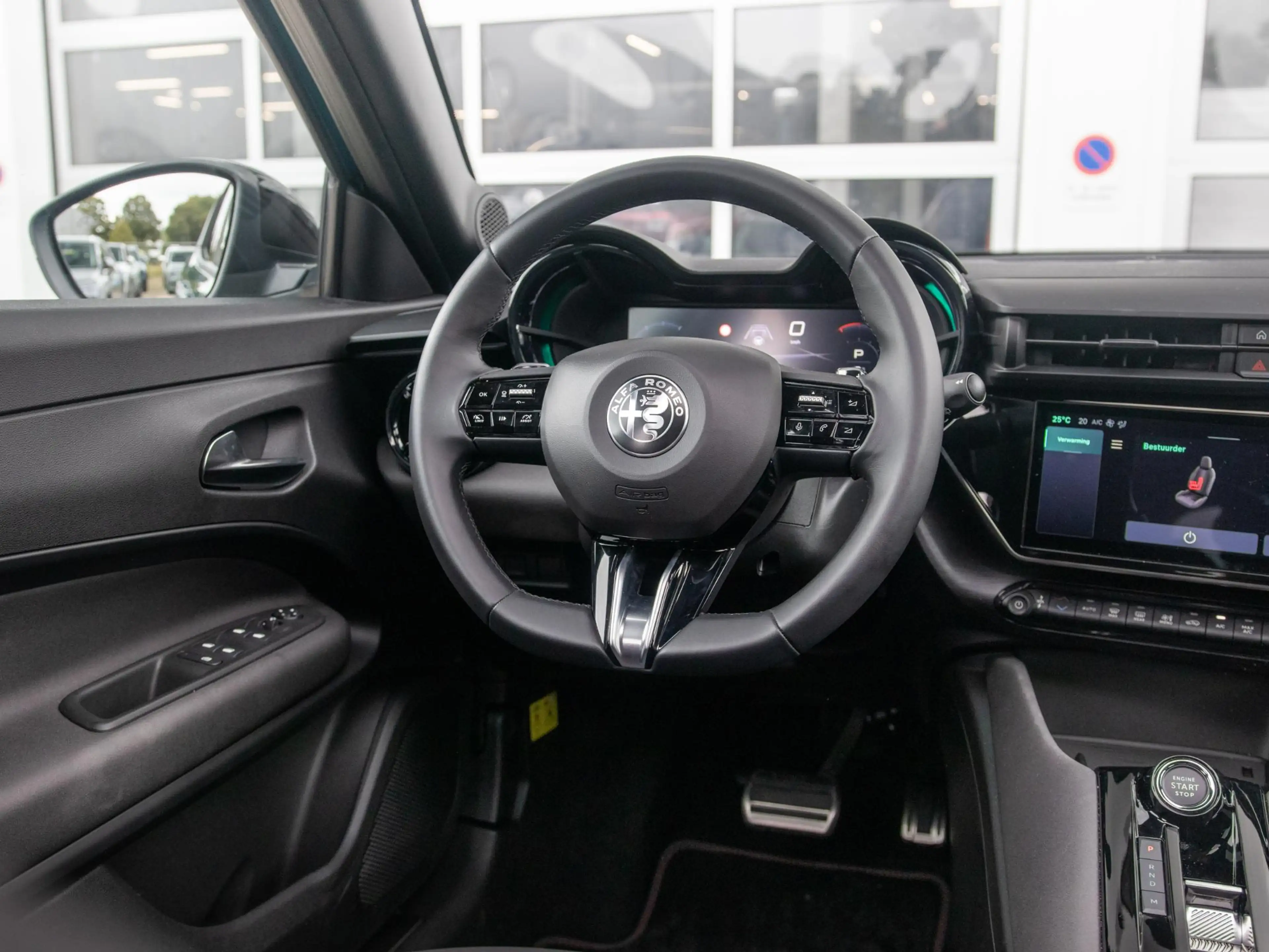 Alfa Romeo Junior 1.2 Turbo 145pk Hybrid Ibrida Q4 | Clima | Camera — photo 14