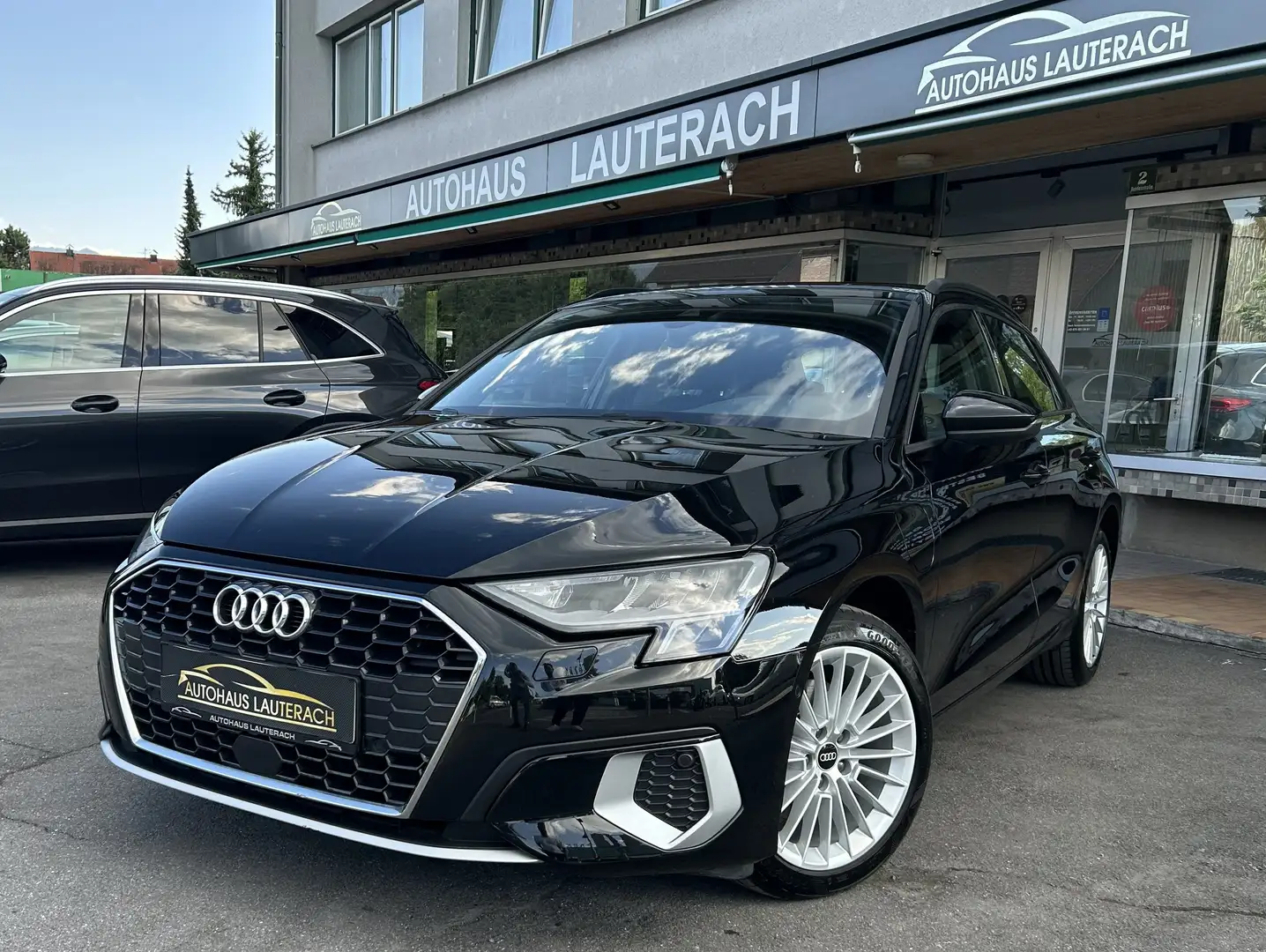 Audi A3 40 TFSIe advanced *1.BESITZ *KAMERA *APP *VIRTUEL Schwarz - 1