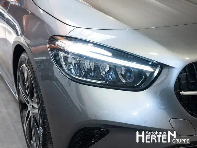 Mercedes-Benz B-Class view 13