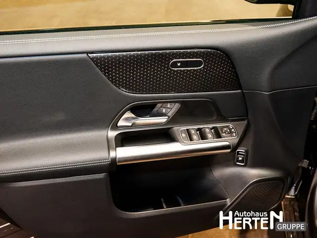 Mercedes-Benz B-Class view 9