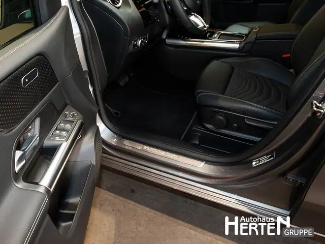 Mercedes-Benz B-Class view 12