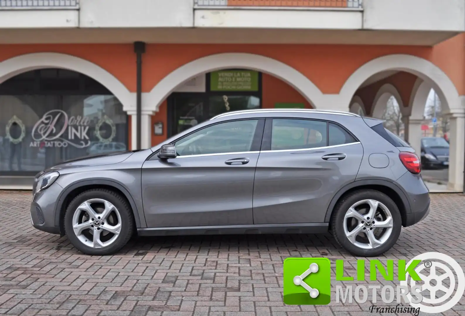 Mercedes-Benz GLA 180 Sport 122 CV - Tagliandi Certificati Grigio - 2