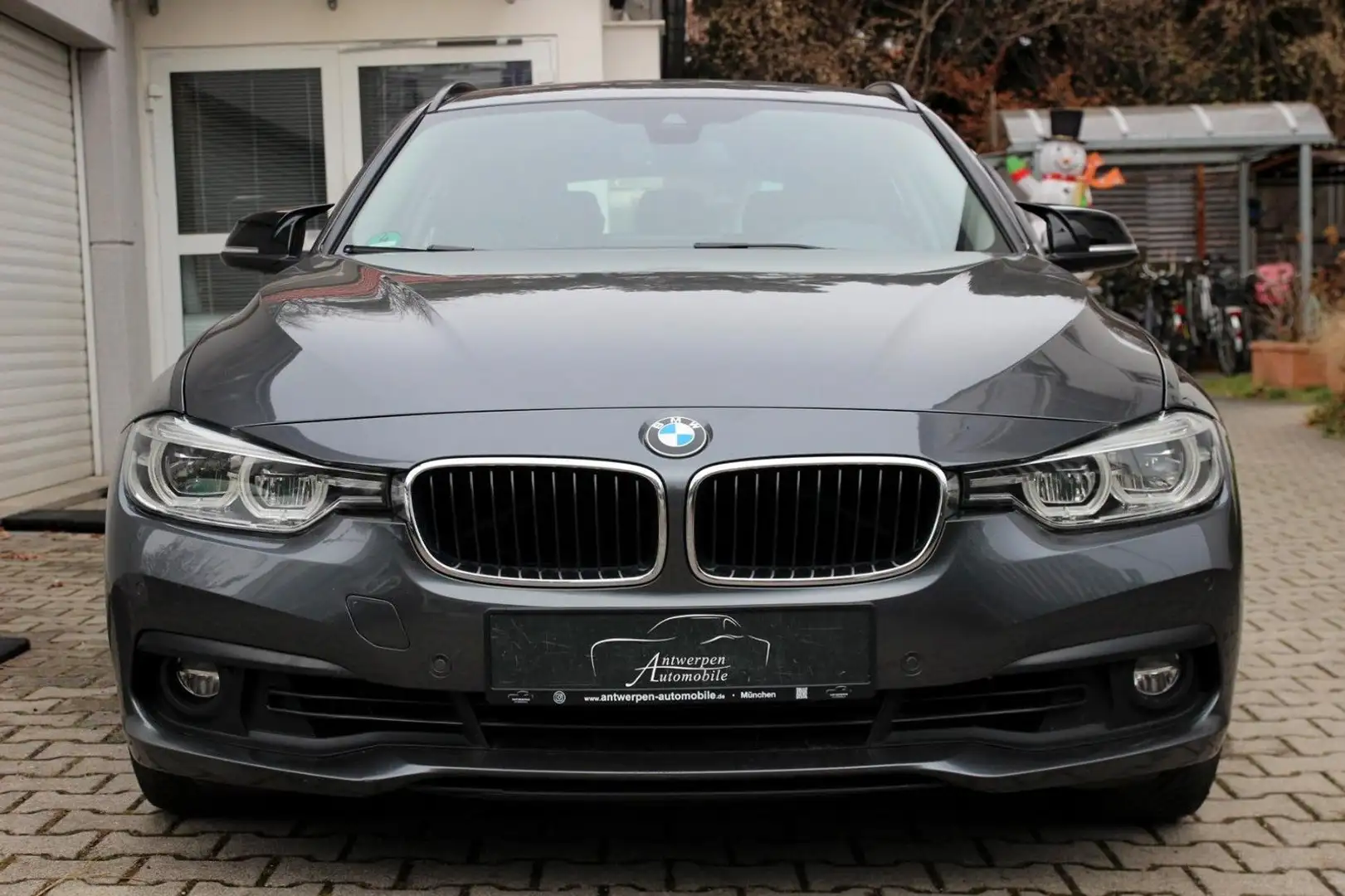 BMW 330 i*xDrive*Advantage*Navi*LED*Klimaauto*TÜV*NEU Grau - 2