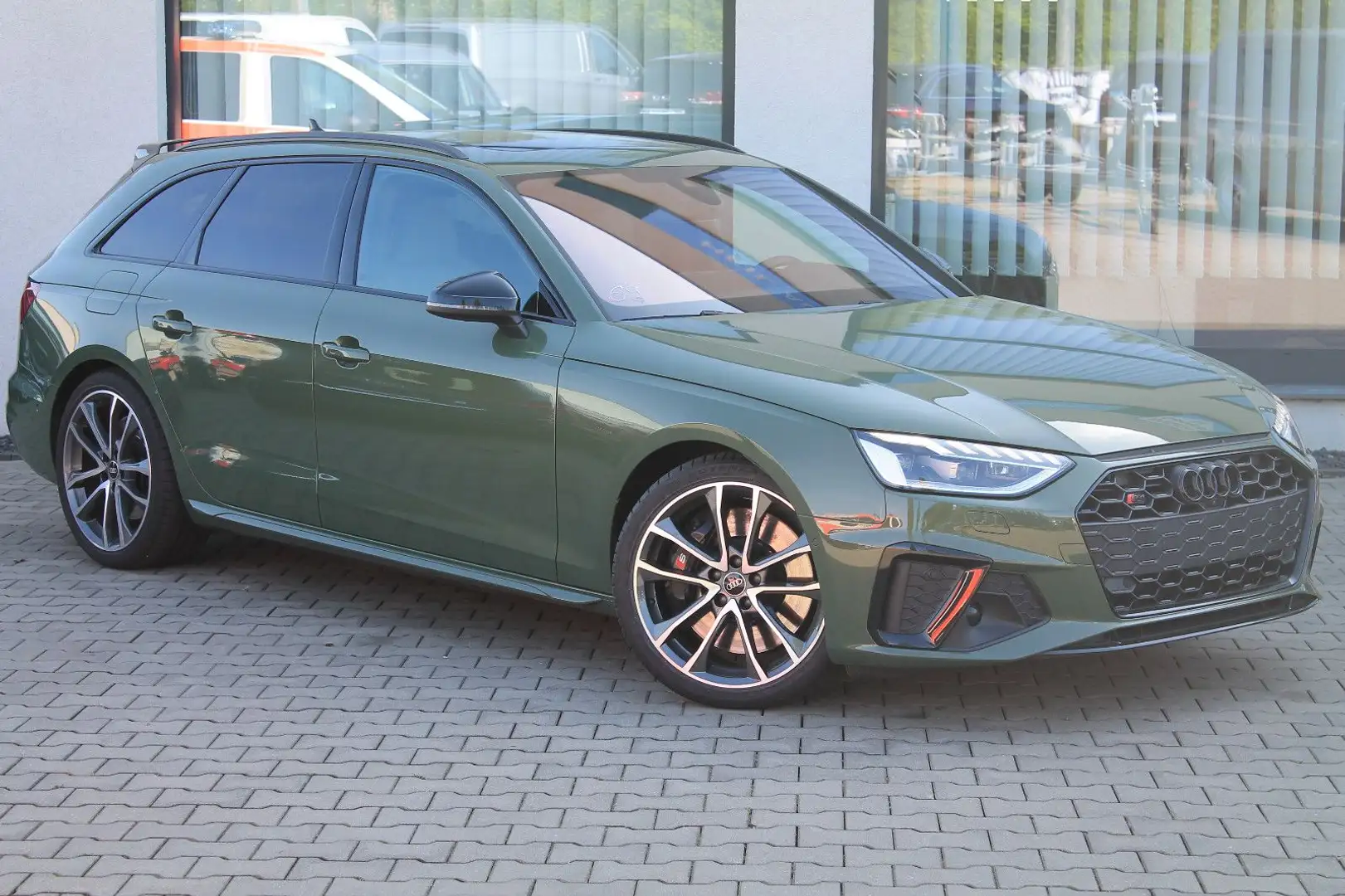Audi S4 Avant 3.0 TDI quattro*STH*B&O*AHK*PANO*LED* Zelená - 2