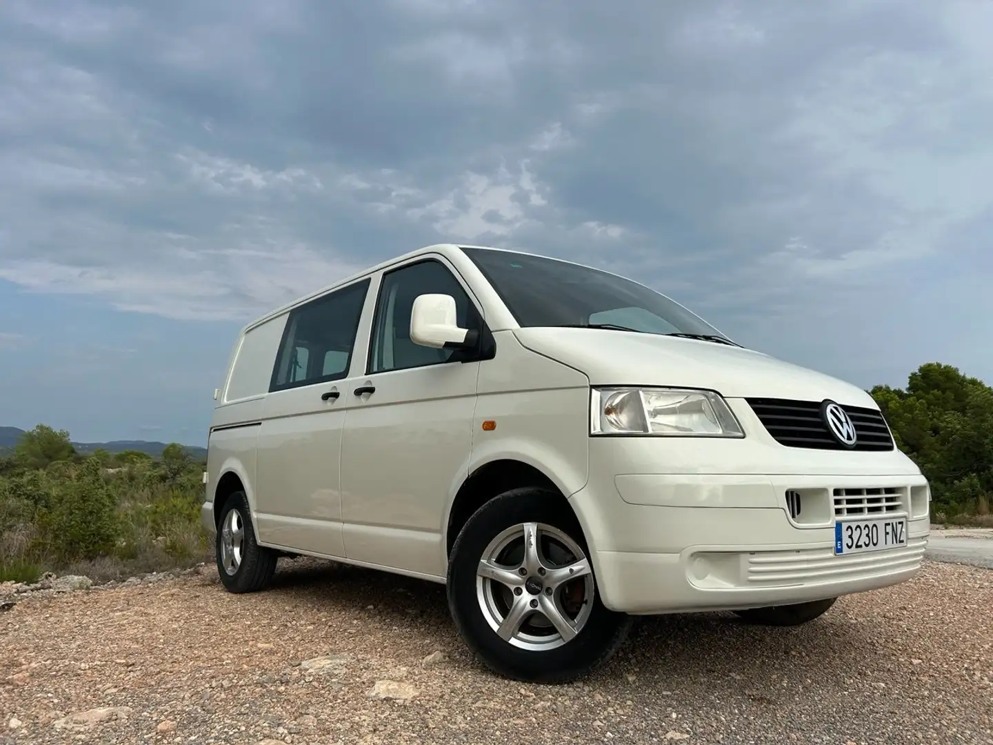 Volkswagen T5 Transporter 2.5 TDI 130CV CORTA 2.8T 4 MOTION Blanco - 1