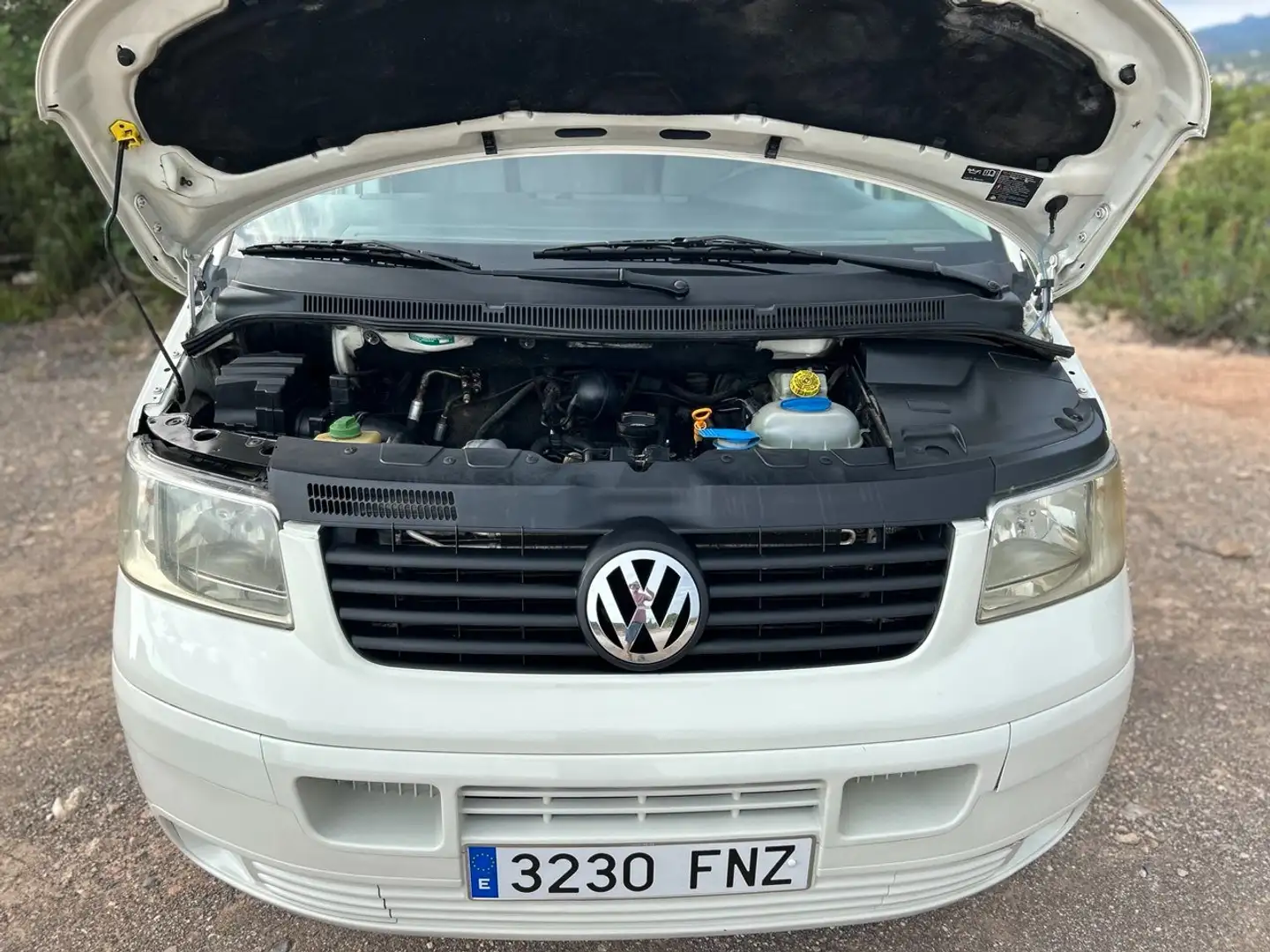 Volkswagen T5 Transporter 2.5 TDI 130CV CORTA 2.8T 4 MOTION Blanco - 2
