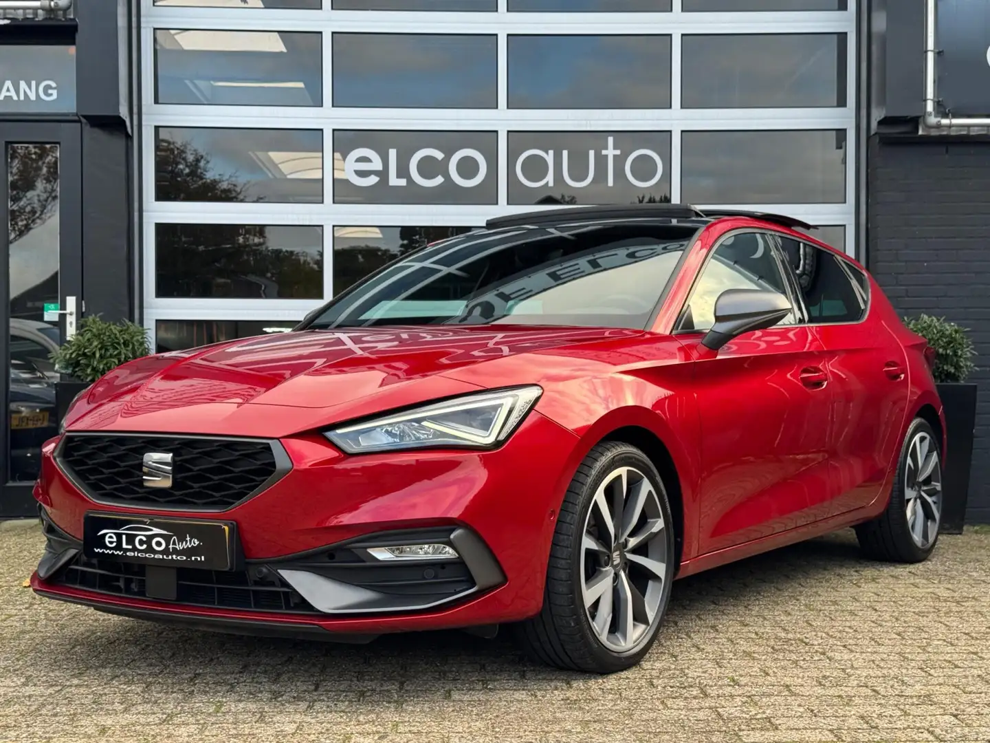 SEAT Leon 1.5 eTSI FR Launch Edition / Pano Rood - 1