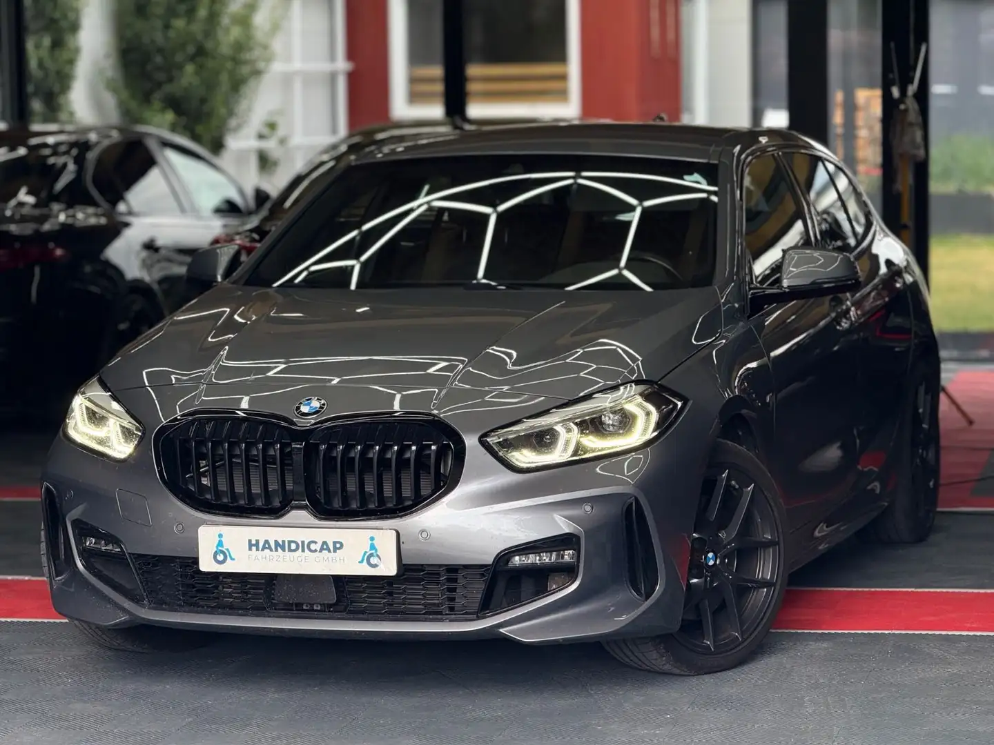 BMW 120 Baureihe 1 Lim. 120 i M Sport Gris - 2